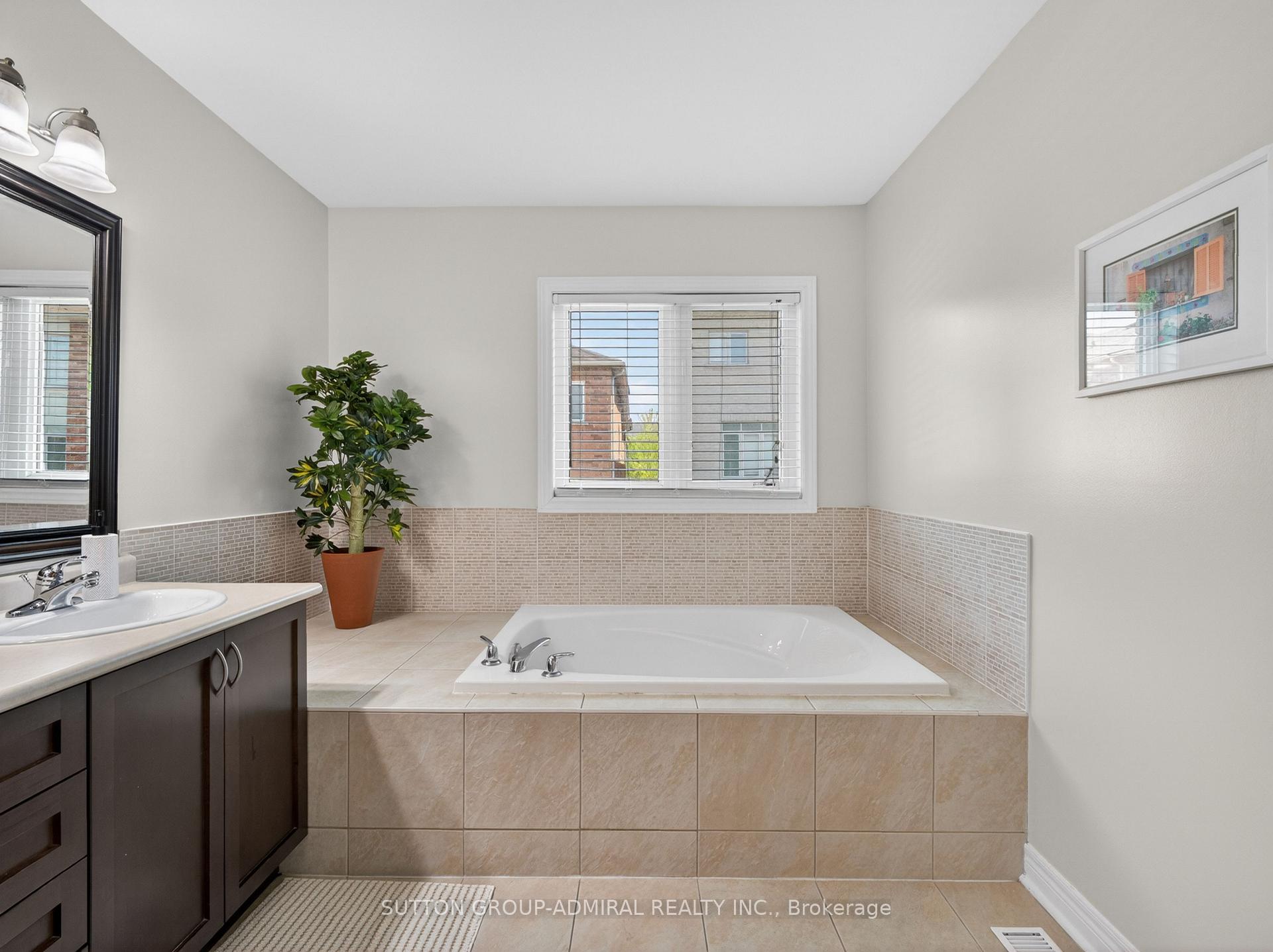 Photo 23 of 45 Gamla Road, Vaughan, Patterson — HOMEH