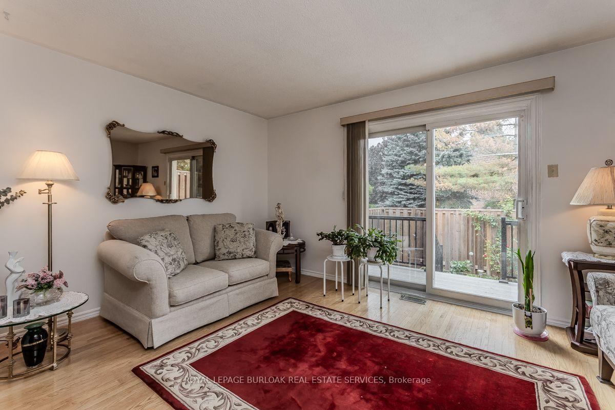 Photo 5 of 1526 Westminster Place, Burlington, Mountainside — HOMEH