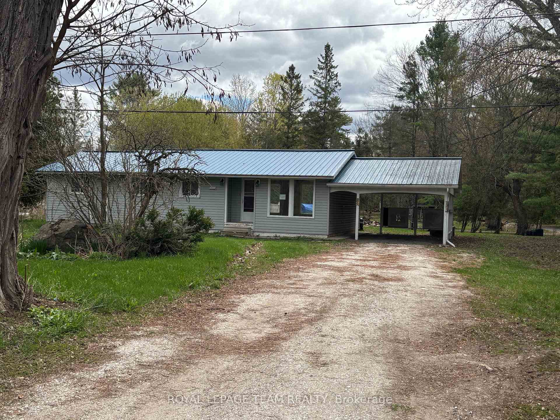 Front of 180 Innisville Road S E