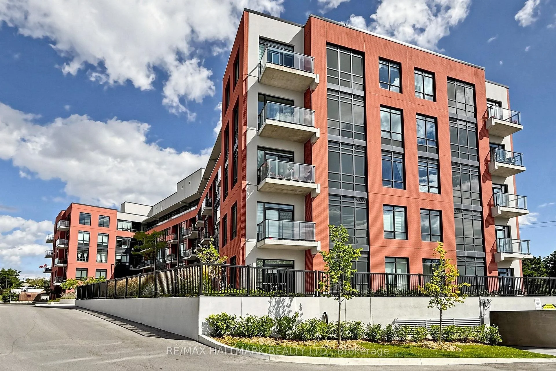 Photo of Unit 517, 1010 Dundas Street E