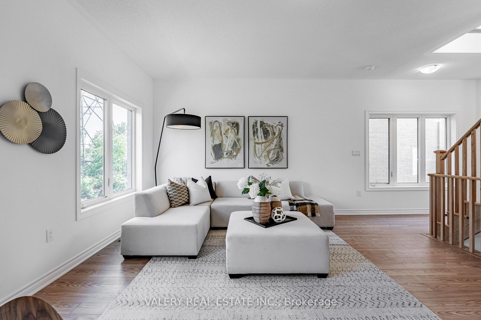 Photo 9 of 111 Pidgeon Street, Scarborough, Clairlea-Birchmount — HOMEH