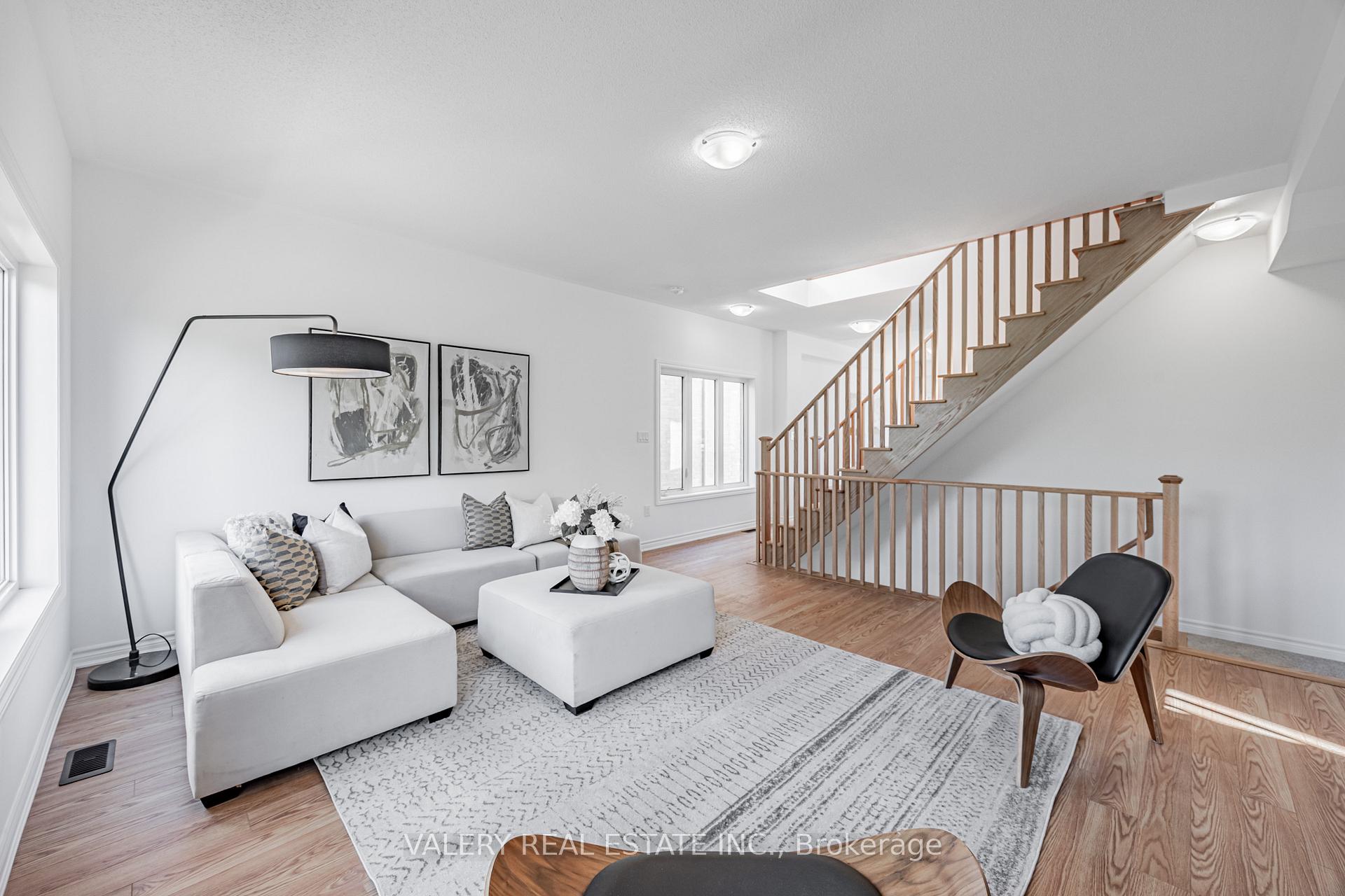Photo 10 of 111 Pidgeon Street, Scarborough, Clairlea-Birchmount — HOMEH