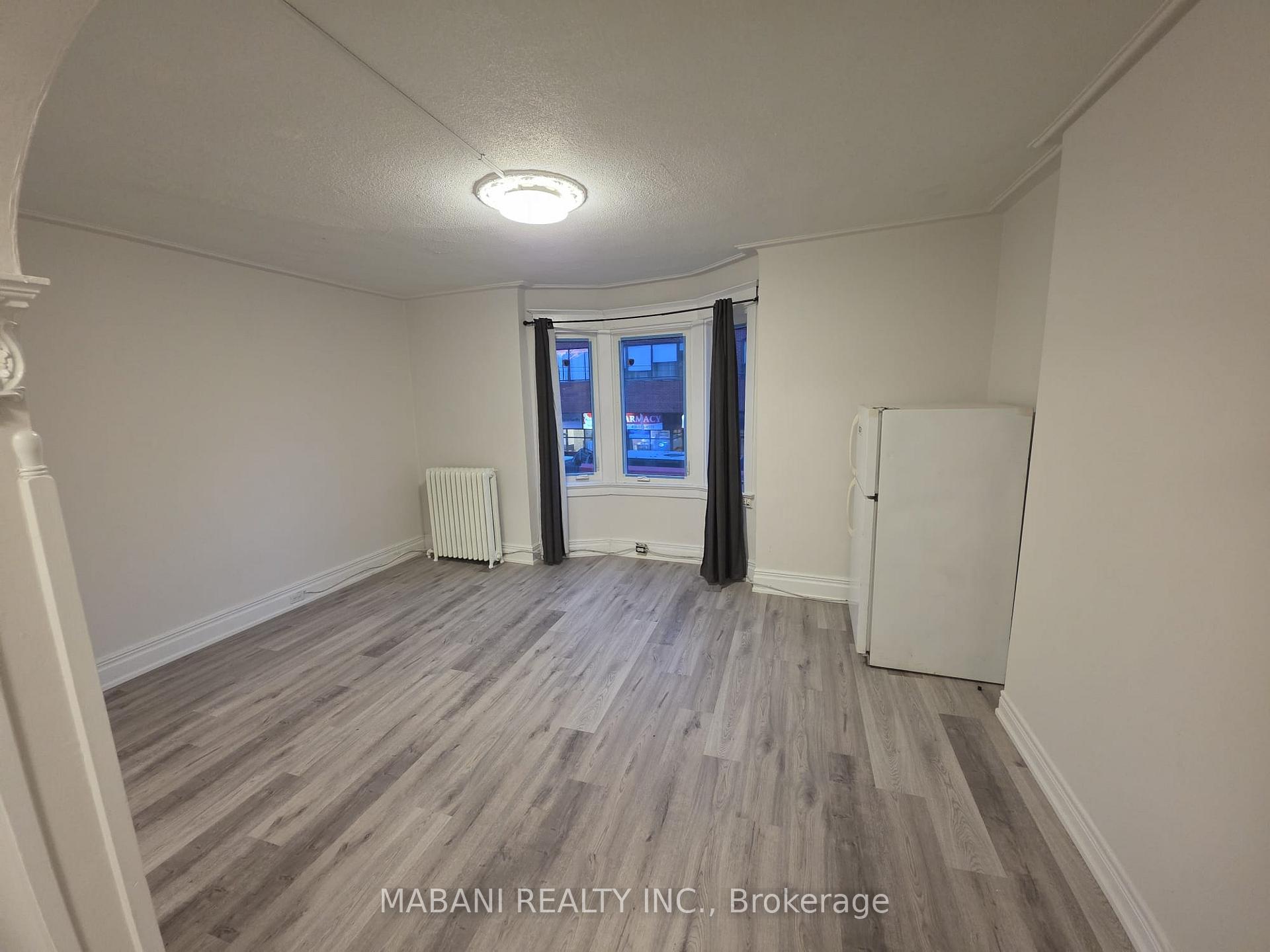 Front of 2239 Dundas Street W
