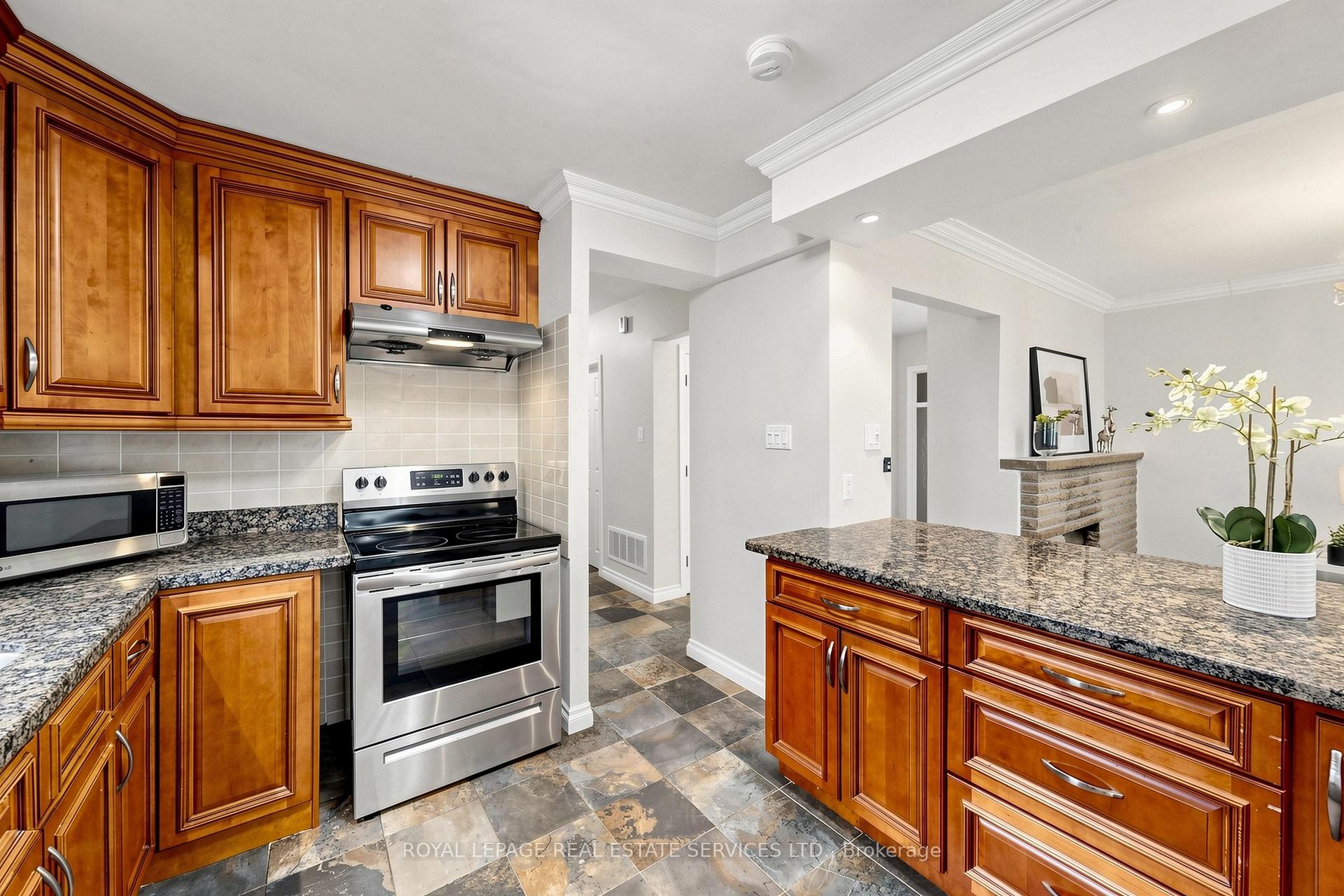 Photo 8 of 3009 O'Hagan Drive, Mississauga, Erindale — HOMEH