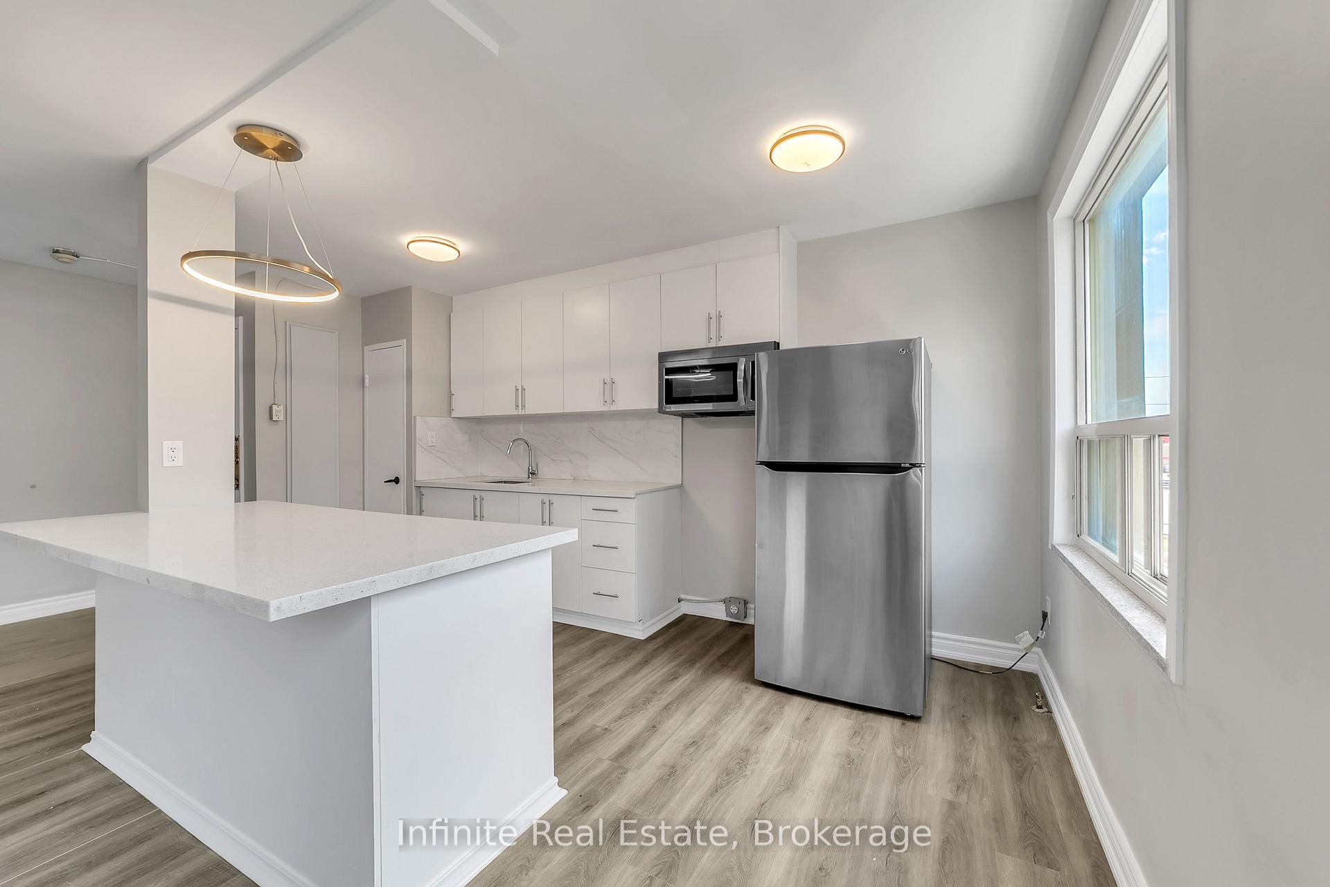 Photo 5 of Unit 310, 896 Eglinton Avenue E, Toronto, Leaside — HOMEH