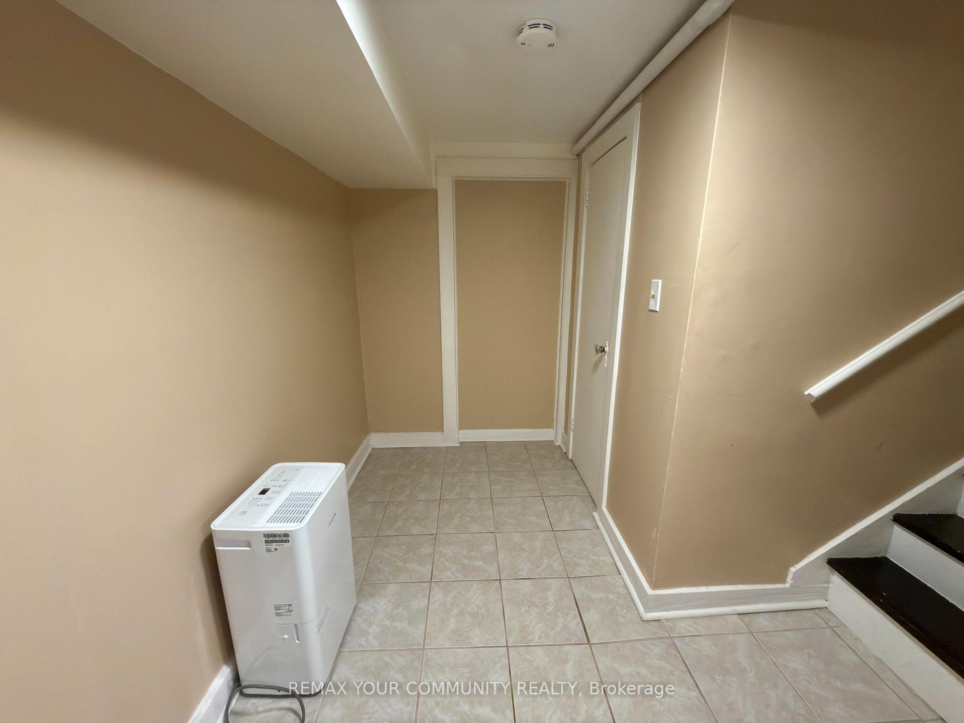 Photo 3 of Unit Lower Room 2, 86 Lesmount Avenue, Toronto, East York — HOMEH