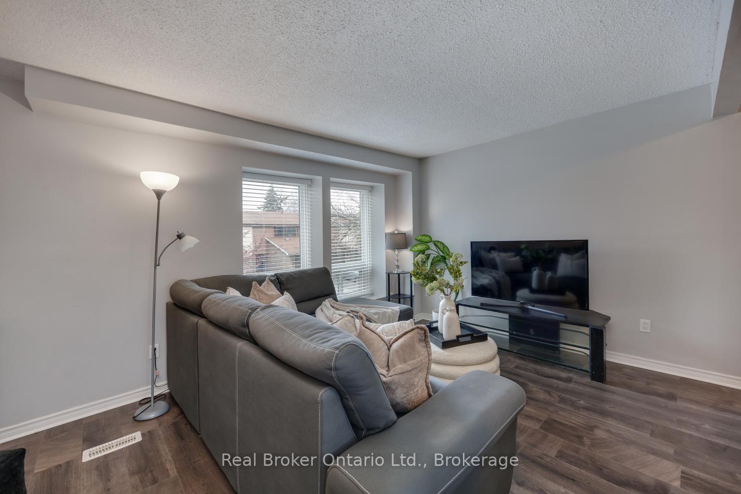 Photo 12 of Unit 30, 220 Ormond Drive, Oshawa, Samac — HOMEH