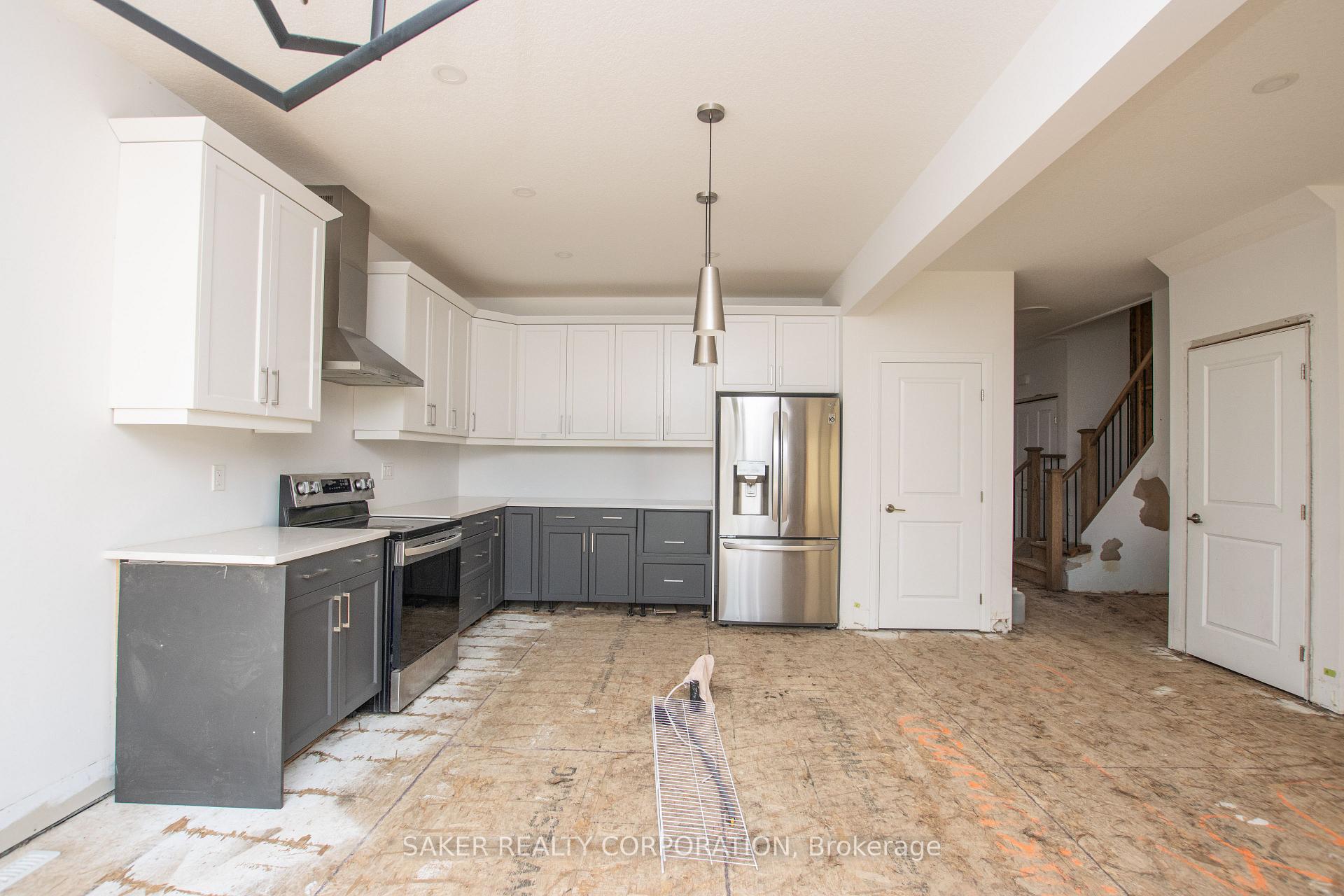 Photo 10 of 16 Armstrong Street, Strathroy-Caradoc, Mount Brydges — HOMEH