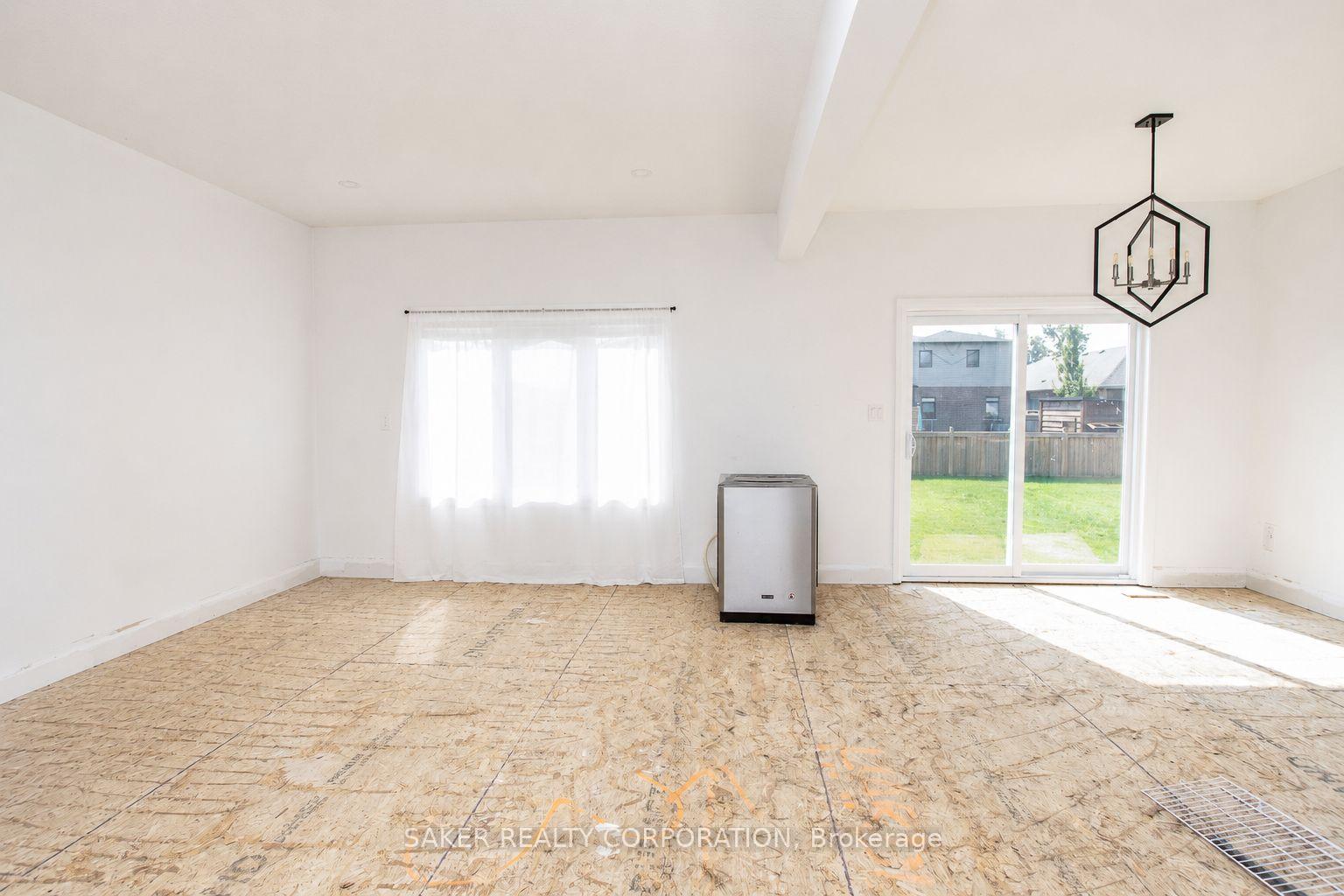 Photo 12 of 16 Armstrong Street, Strathroy-Caradoc, Mount Brydges — HOMEH