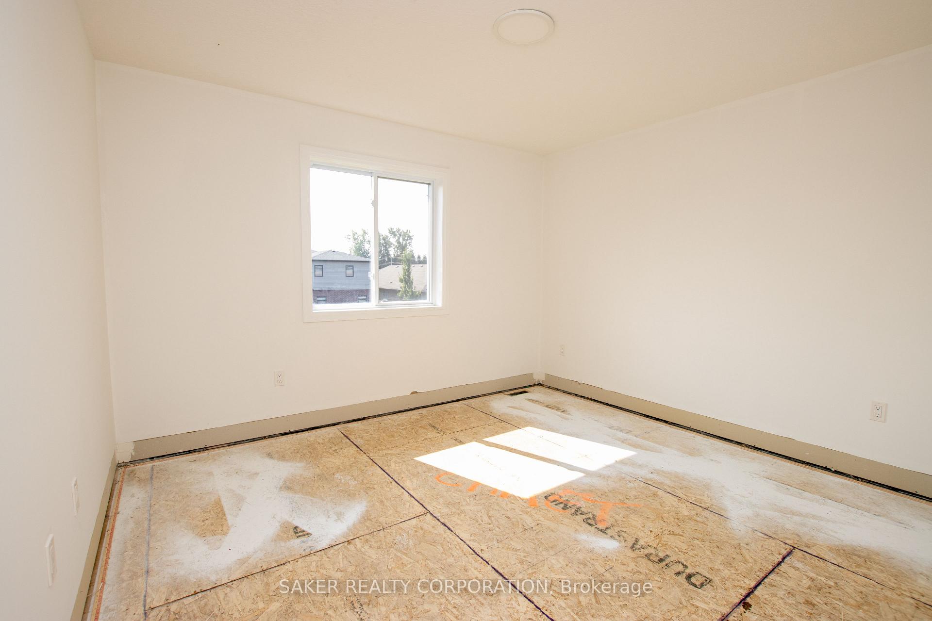 Photo 23 of 16 Armstrong Street, Strathroy-Caradoc, Mount Brydges — HOMEH