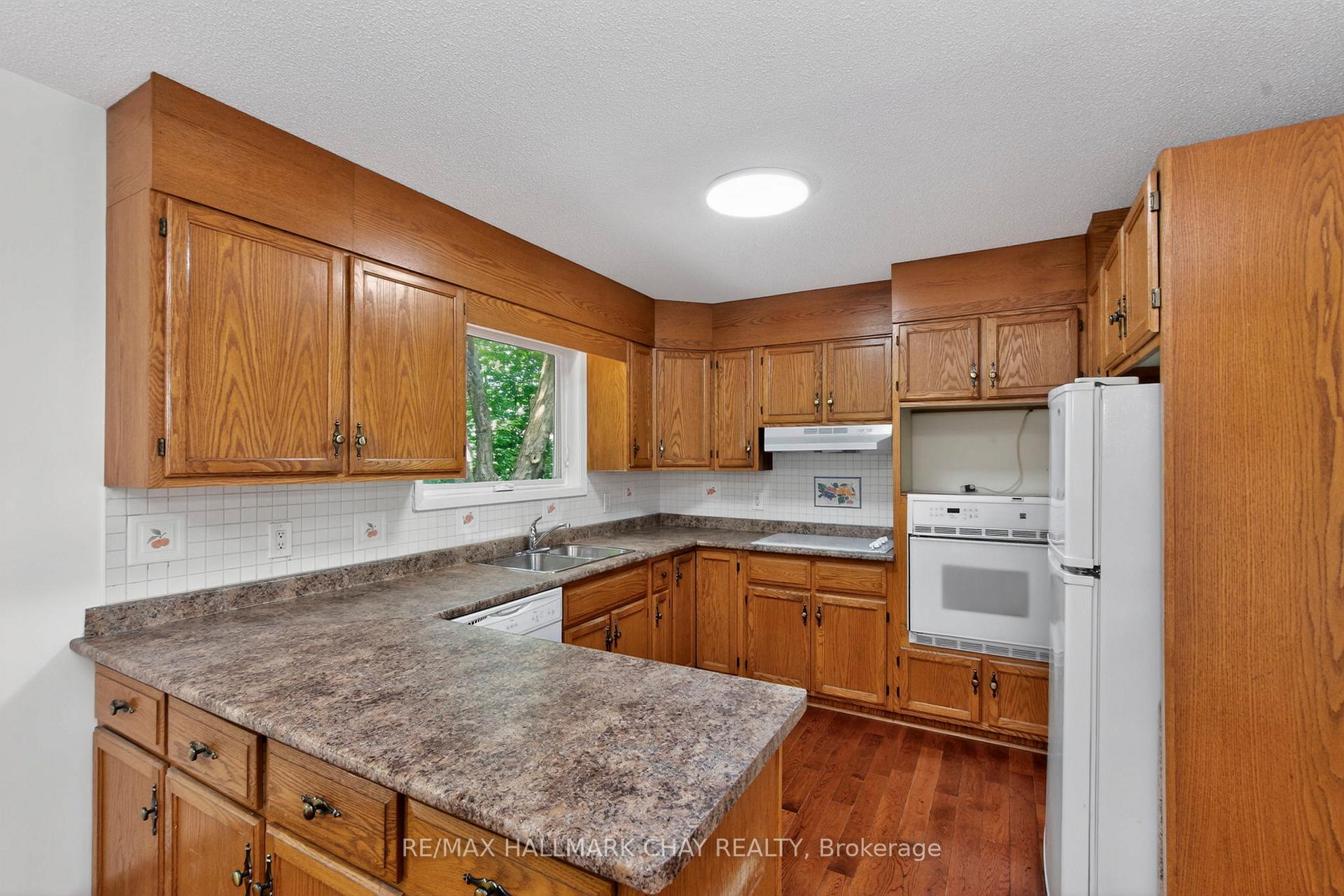 Photo 6 of 716 Dominion Avenue, Midland — HOMEH