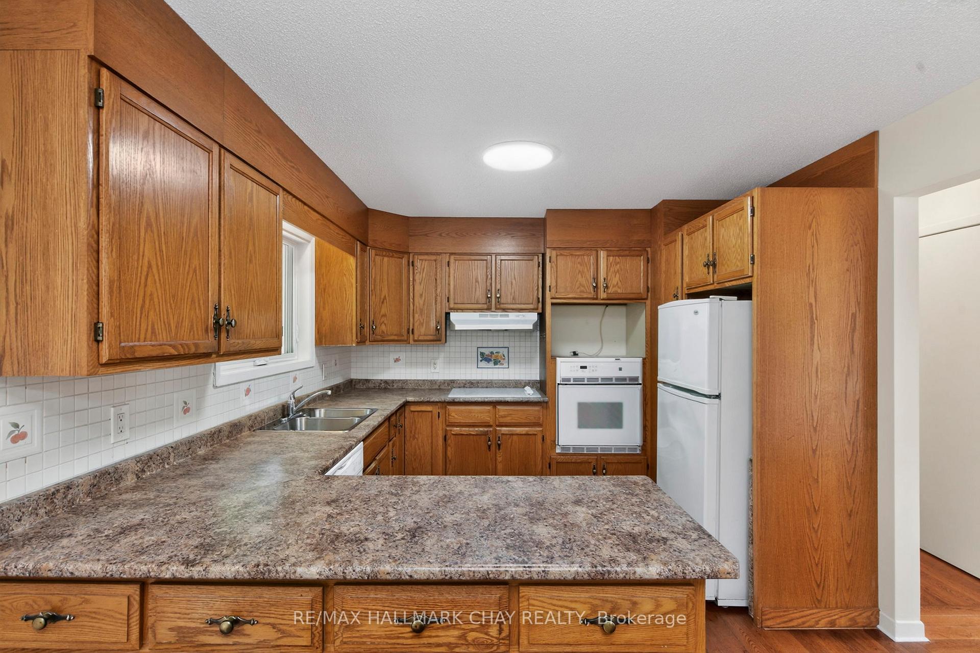 Photo 7 of 716 Dominion Avenue, Midland — HOMEH