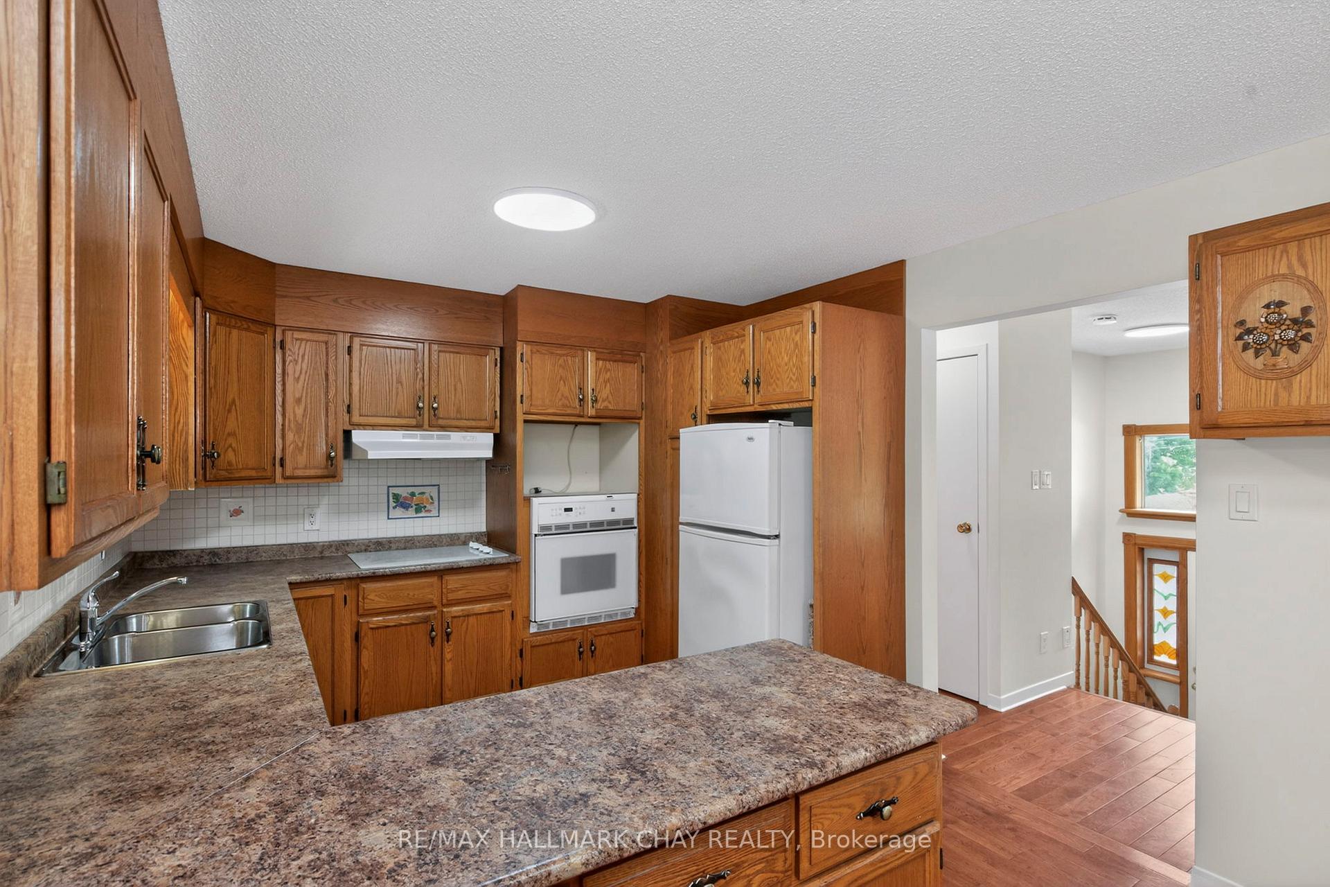 Photo 8 of 716 Dominion Avenue, Midland — HOMEH