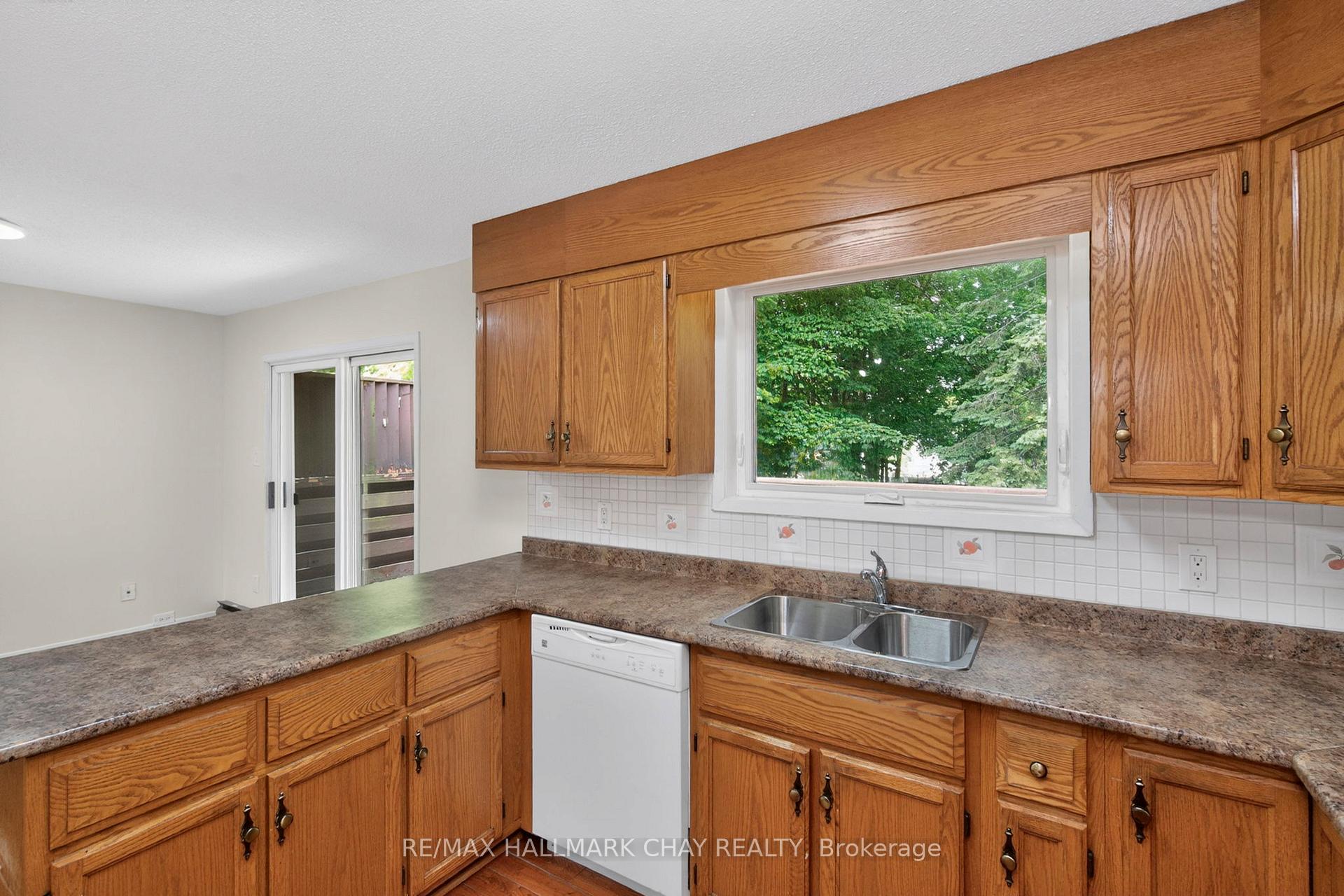 Photo 9 of 716 Dominion Avenue, Midland — HOMEH