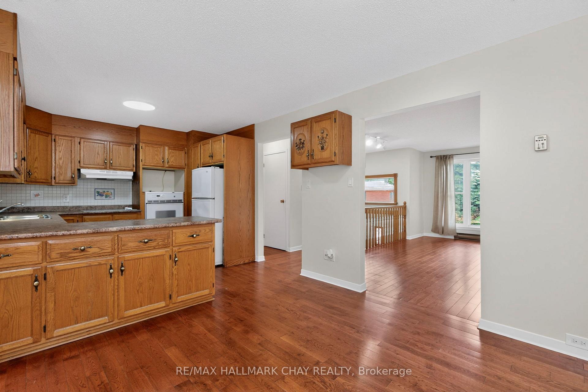 Photo 11 of 716 Dominion Avenue, Midland — HOMEH