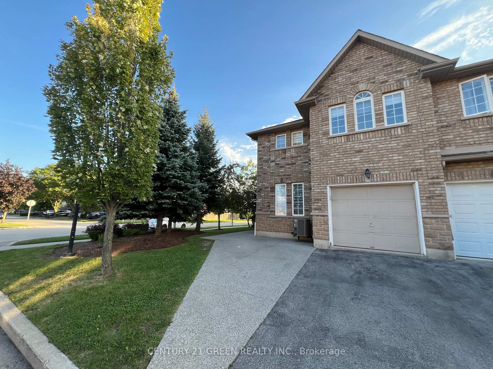 Photo 2 of Unit 92, 4055 Forest Run Avenue, Burlington, Tansley — HOMEH
