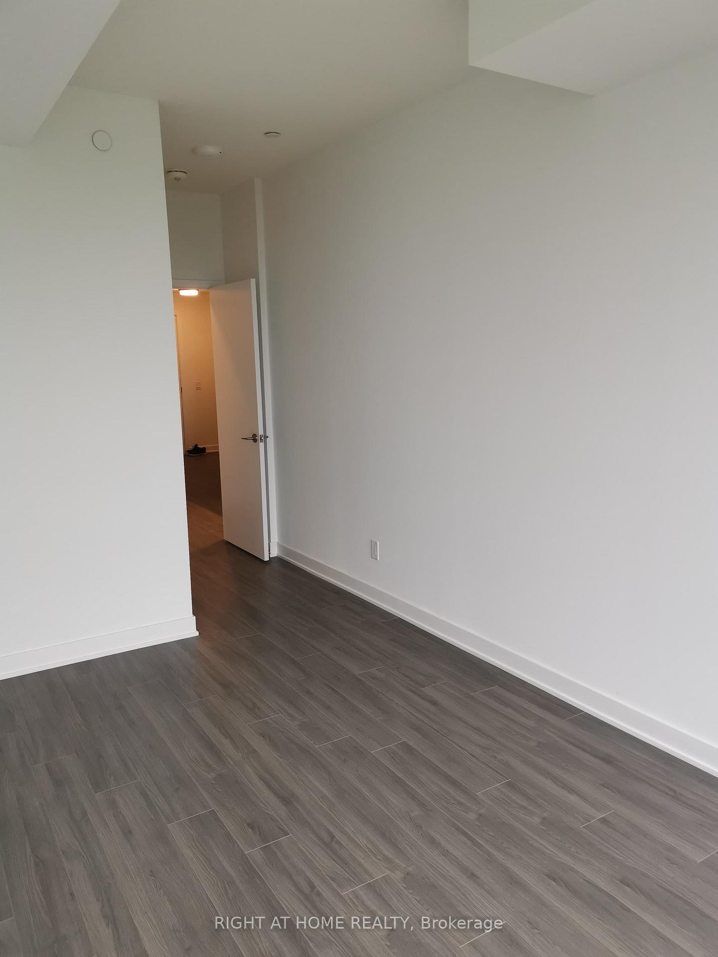 Photo 5 of Unit 612, 681 Yonge Street E, Barrie, Painswick South — HOMEH
