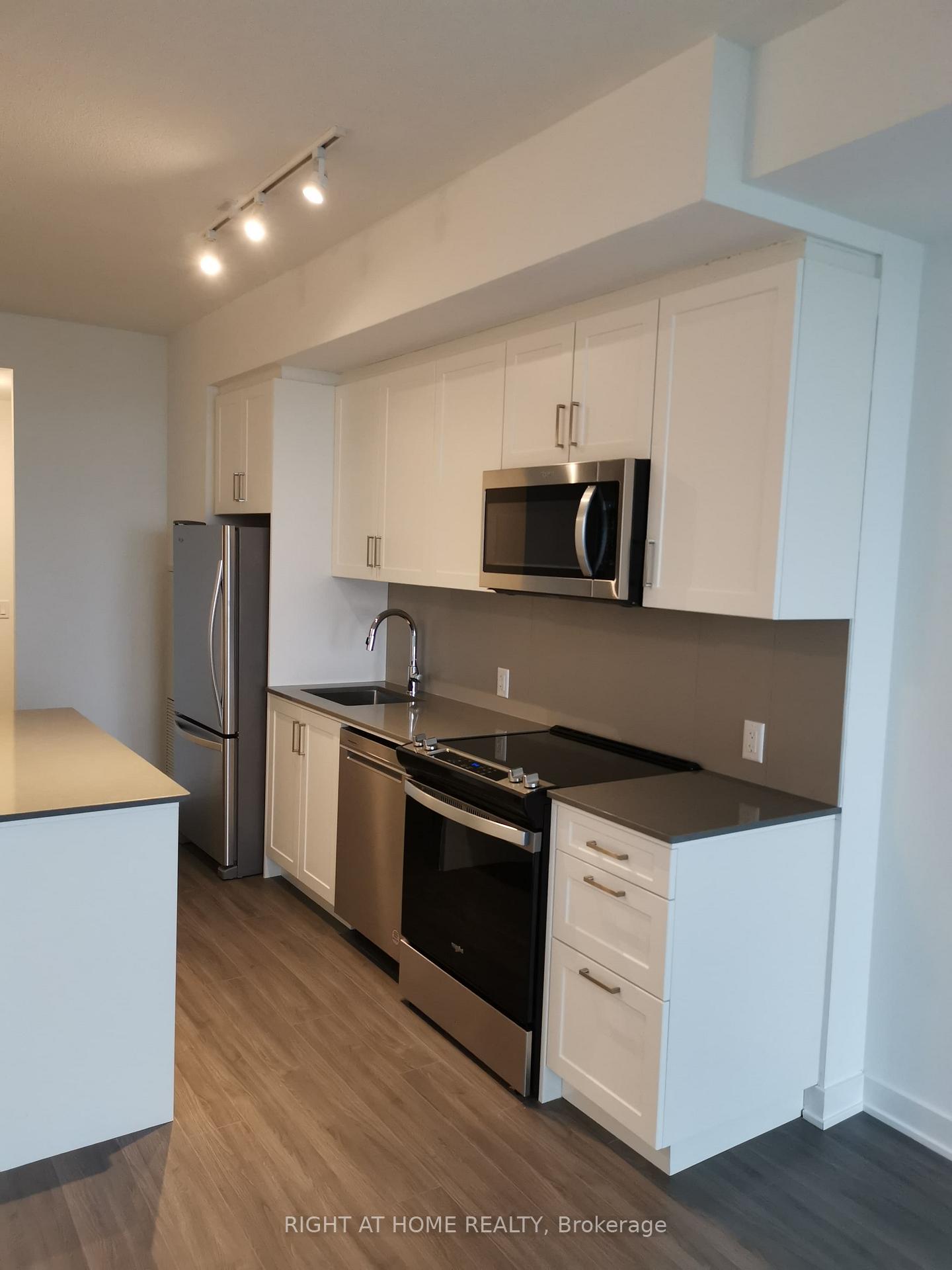 Photo 17 of Unit 612, 681 Yonge Street E, Barrie, Painswick South — HOMEH