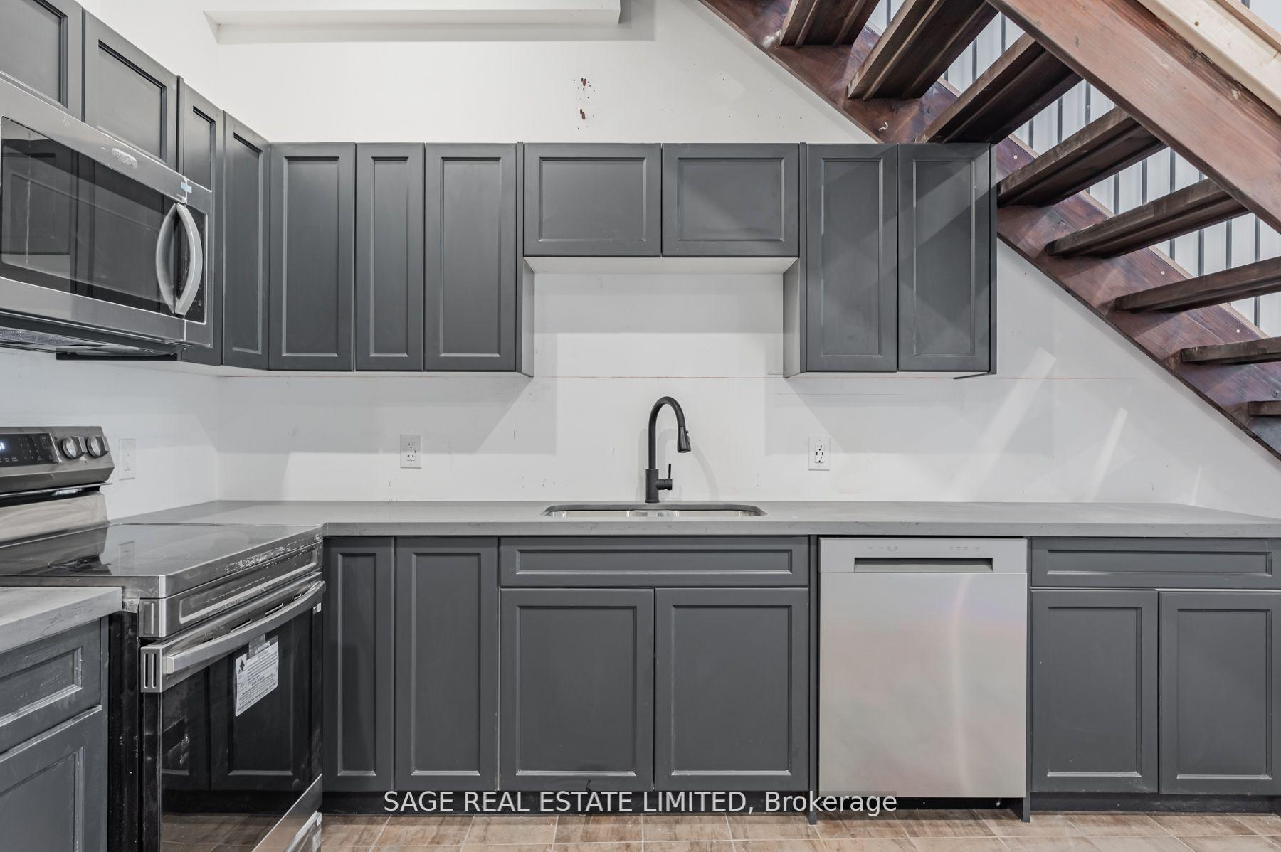 Photo 3 of Unit 10, 14 Cross Street, Hamilton, Dundas — HOMEH