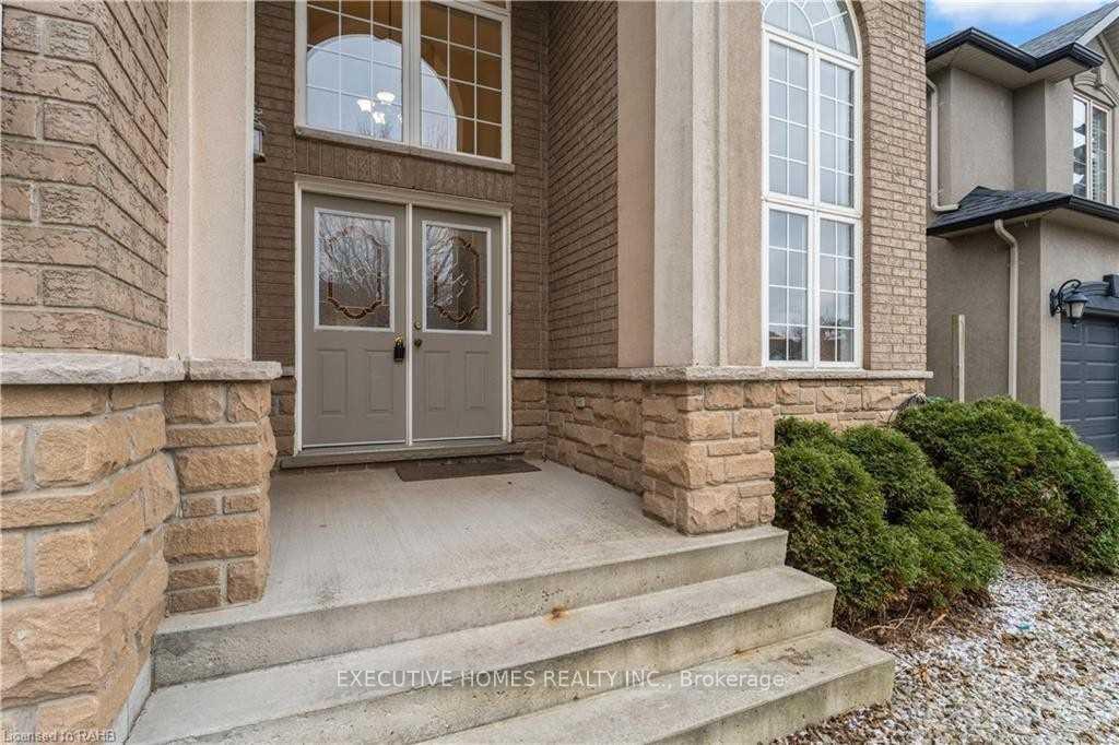 Photo 3 of Unit (Main Level), 8 Roelfson Drive, Hamilton, Meadowlands — HOMEH