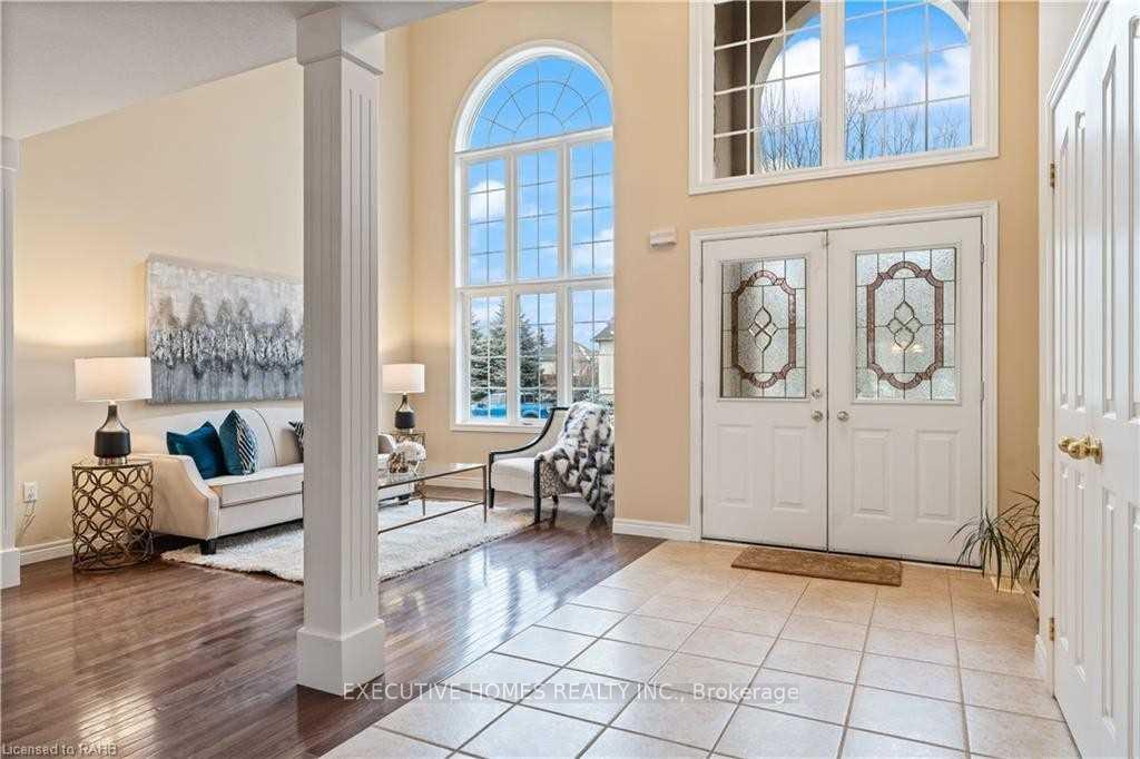 Photo 4 of Unit (Main Level), 8 Roelfson Drive, Hamilton, Meadowlands — HOMEH