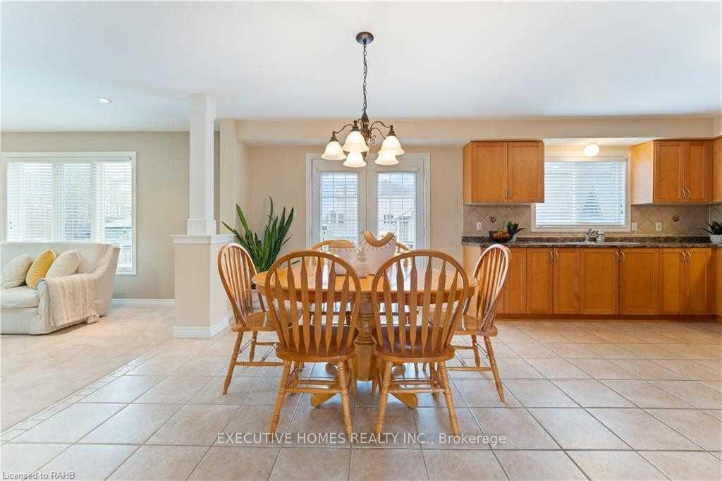 Photo 13 of Unit (Main Level), 8 Roelfson Drive, Hamilton, Meadowlands — HOMEH