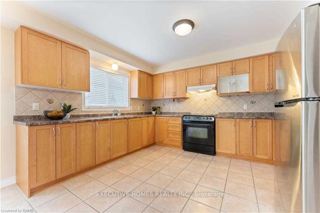 Photo 15 of Unit (Main Level), 8 Roelfson Drive, Hamilton, Meadowlands — HOMEH