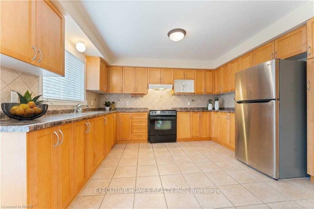 Photo 16 of Unit (Main Level), 8 Roelfson Drive, Hamilton, Meadowlands — HOMEH