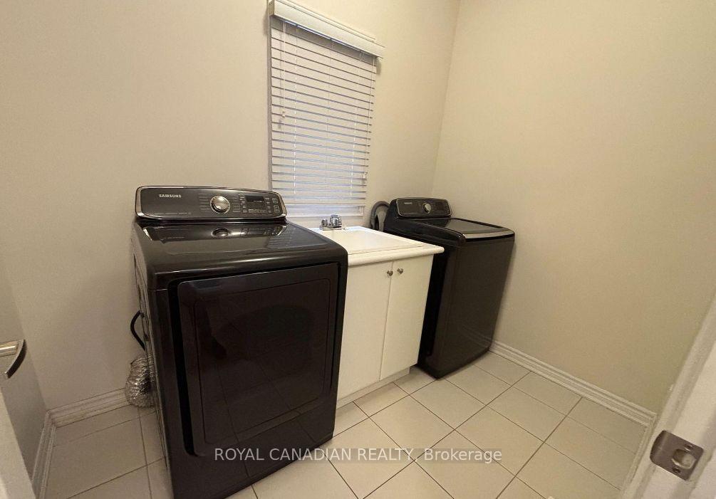 Photo 10 of 7 Jardine Street, Brock, Beaverton — HOMEH
