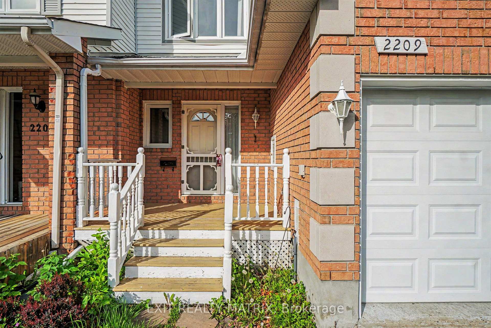 Photo 2 of 2209 Saturn Crescent, Ottawa, Fallingbrook/Gardenway South — HOMEH