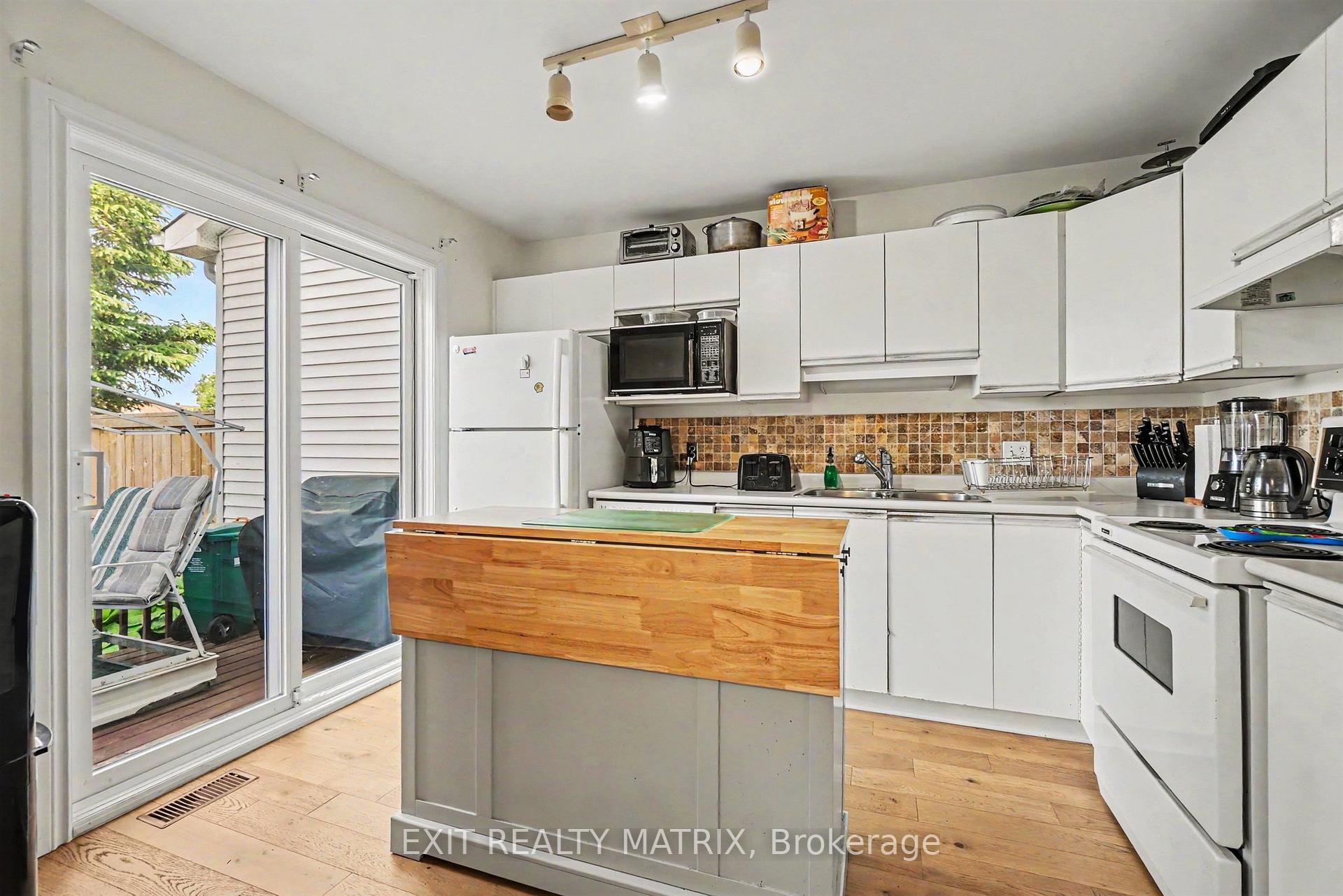Photo 9 of 2209 Saturn Crescent, Ottawa, Fallingbrook/Gardenway South — HOMEH