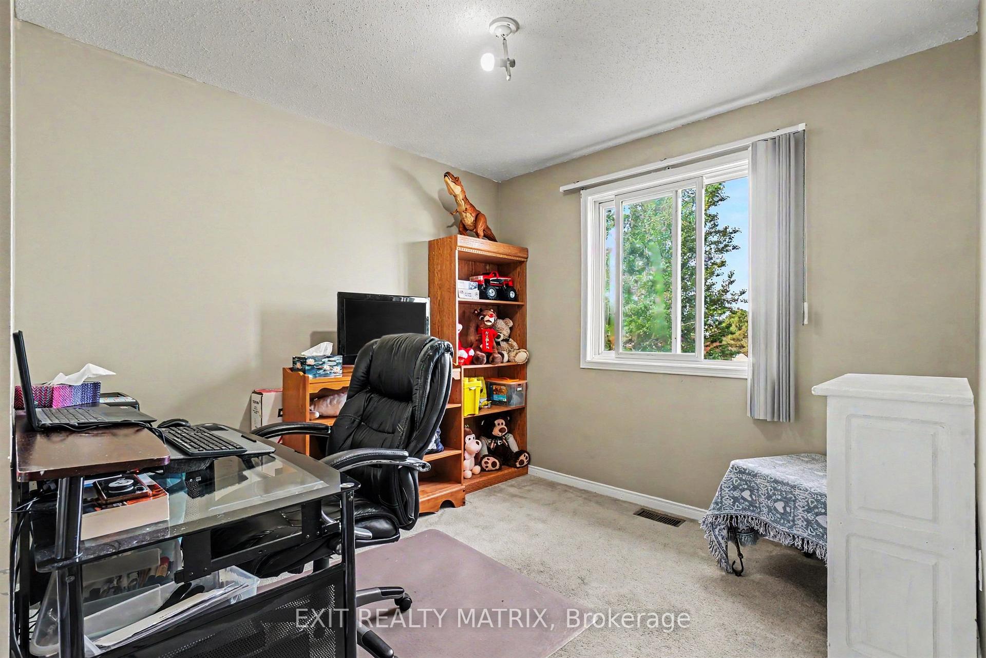 Photo 13 of 2209 Saturn Crescent, Ottawa, Fallingbrook/Gardenway South — HOMEH