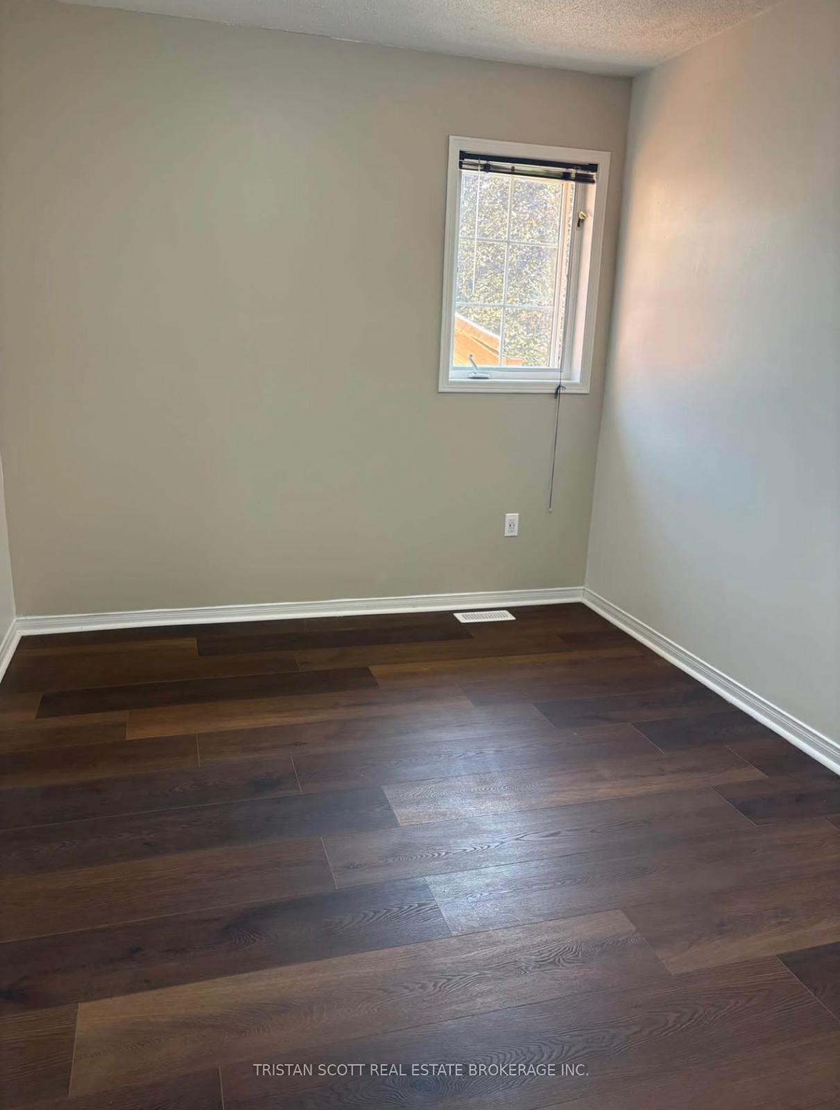 Photo 5 of Unit MAIN, 1092 Lebanon Drive, Innisfil, Alcona — HOMEH