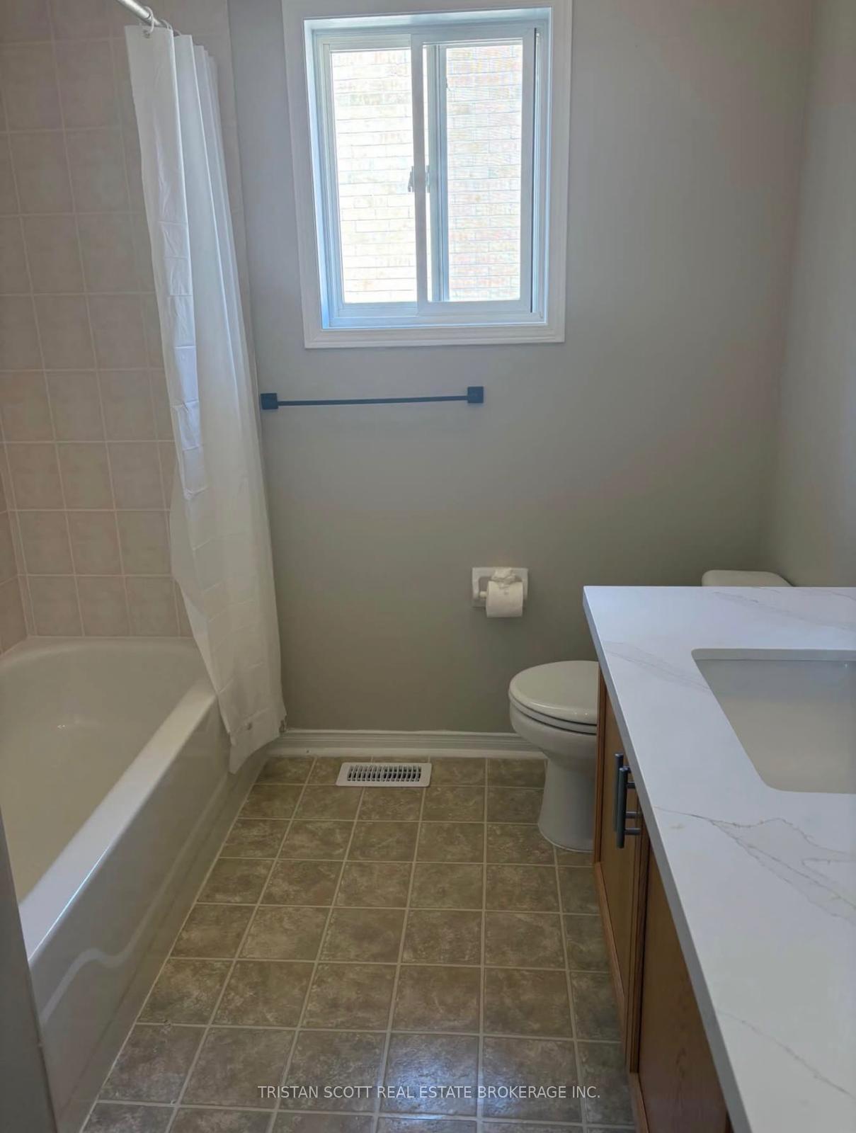 Photo 9 of Unit MAIN, 1092 Lebanon Drive, Innisfil, Alcona — HOMEH