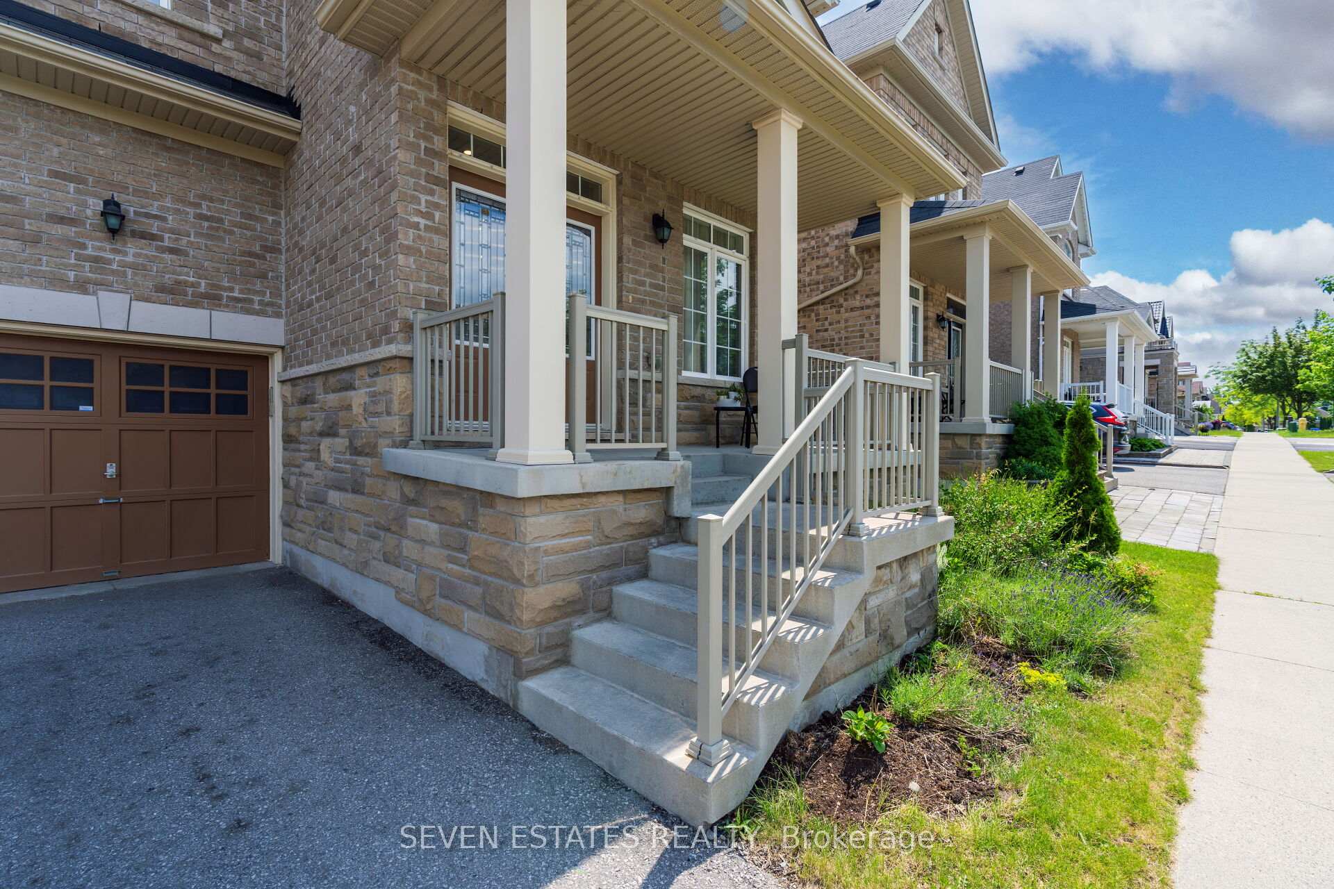 Photo 4 of 30 Sheldon Drive, Ajax, Central — HOMEH