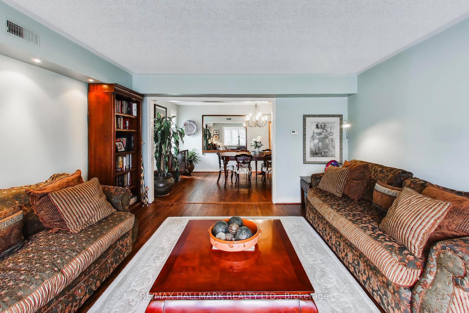 Photo 6 of 76 Ashbourne Drive, Etobicoke, Islington-City Centre West — HOMEH