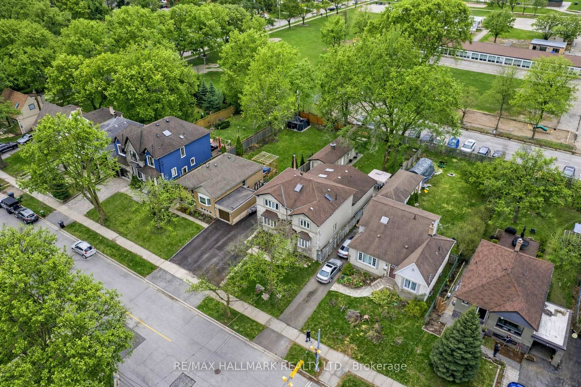 Photo 46 of 76 Ashbourne Drive, Etobicoke, Islington-City Centre West — HOMEH