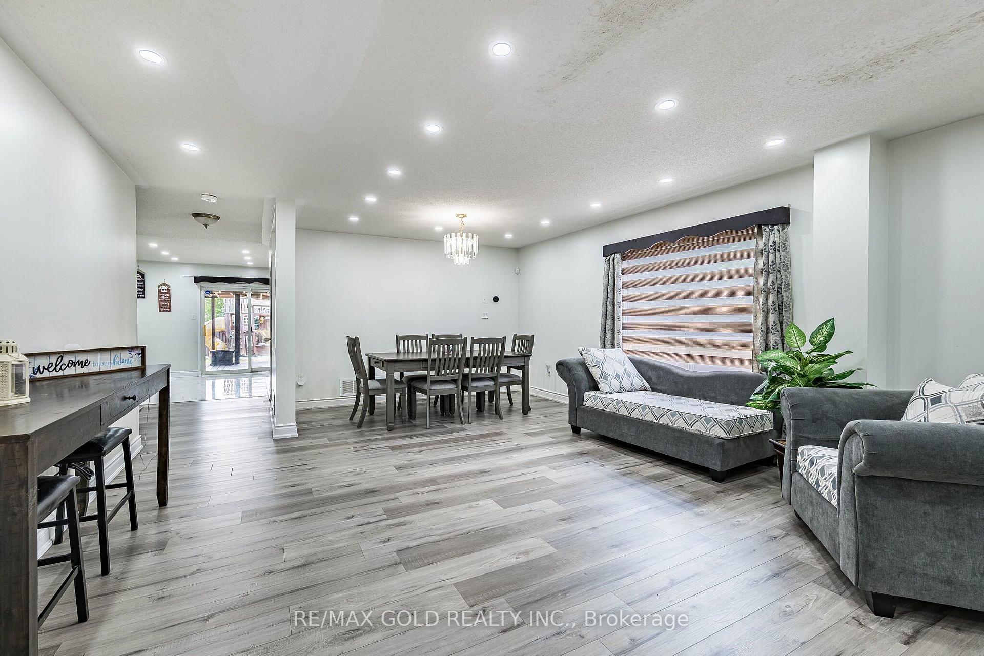 Photo 7 of 60 Four Seasons Circle, Brampton, Fletcher's Meadow — HOMEH