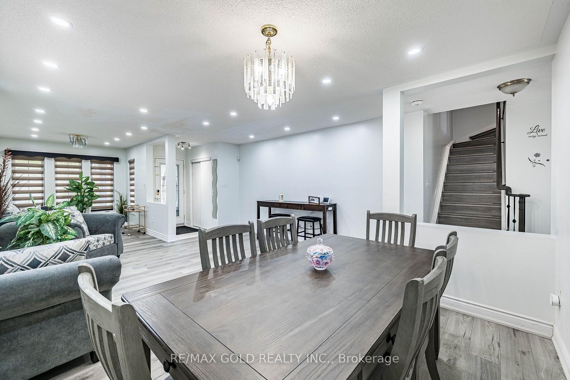Photo 8 of 60 Four Seasons Circle, Brampton, Fletcher's Meadow — HOMEH