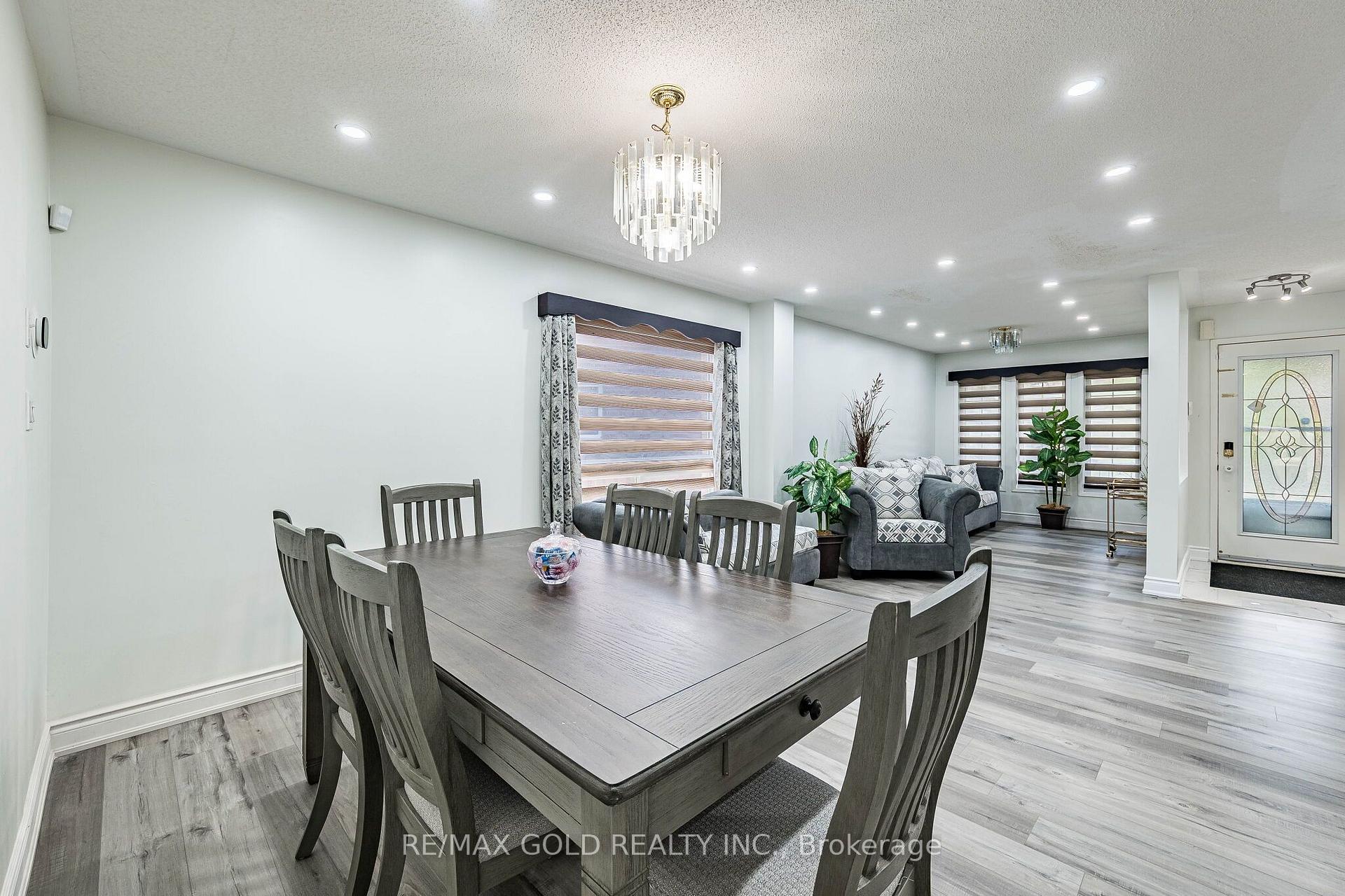 Photo 9 of 60 Four Seasons Circle, Brampton, Fletcher's Meadow — HOMEH