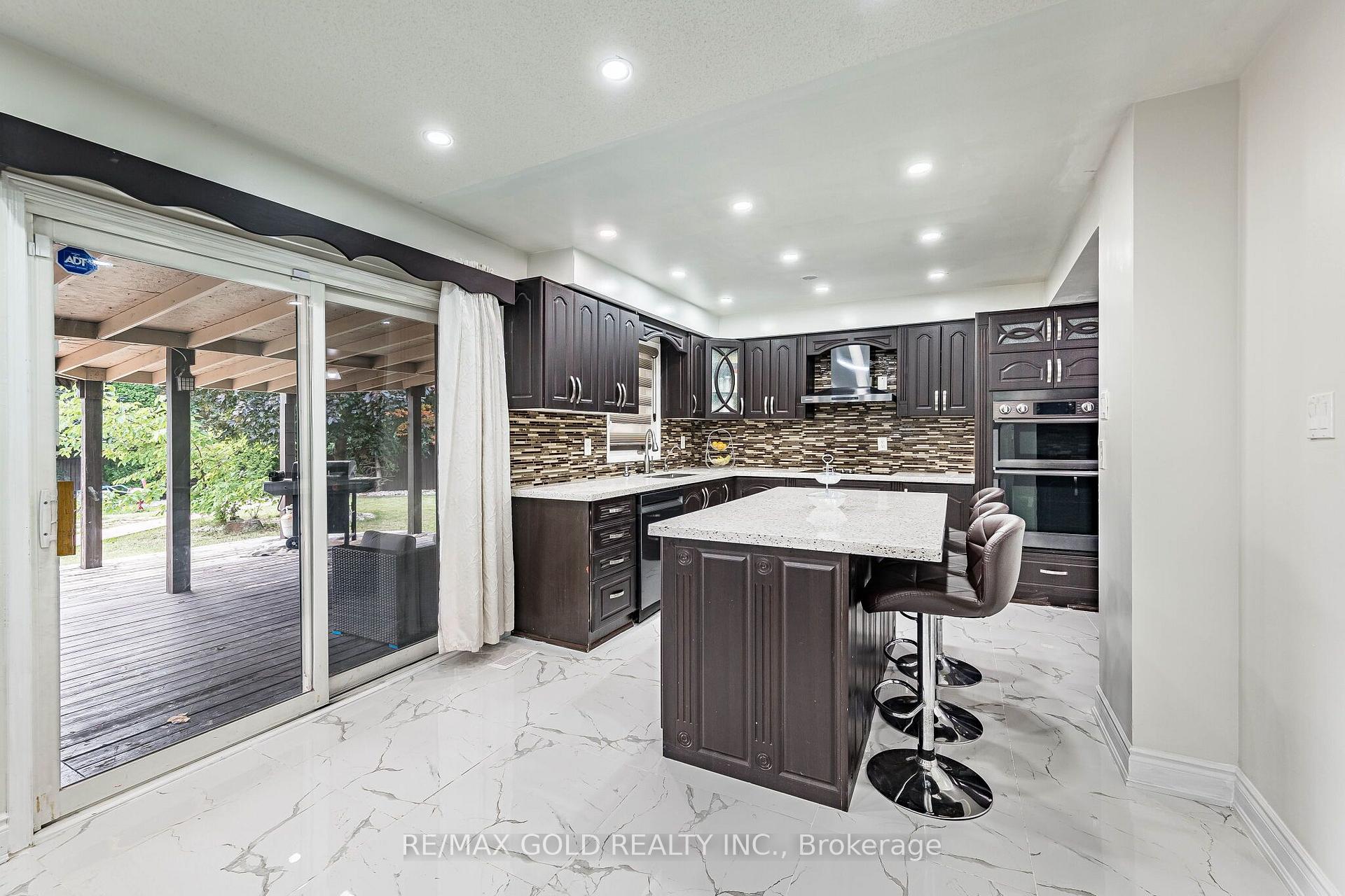 Photo 10 of 60 Four Seasons Circle, Brampton, Fletcher's Meadow — HOMEH