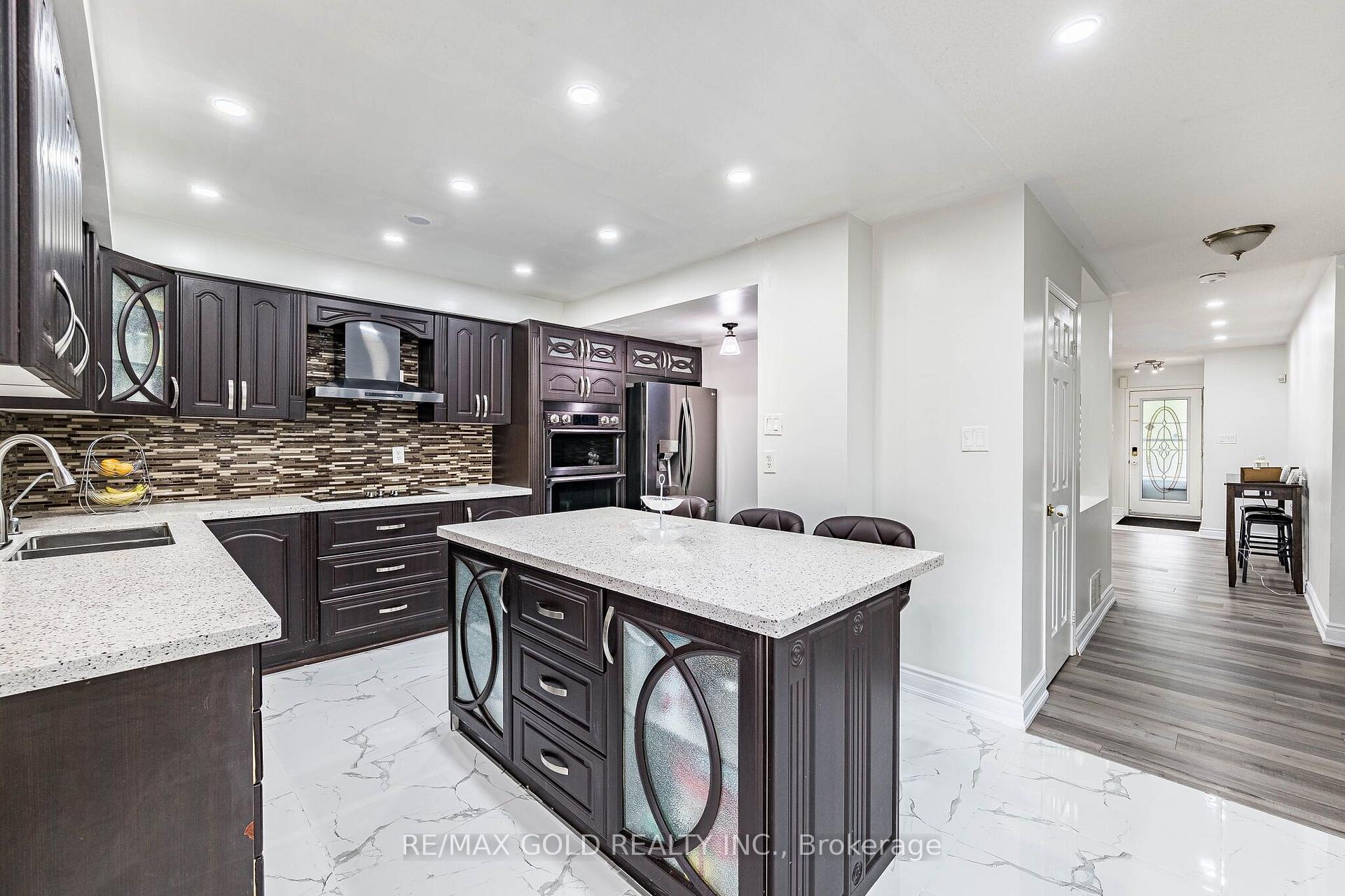 Photo 12 of 60 Four Seasons Circle, Brampton, Fletcher's Meadow — HOMEH