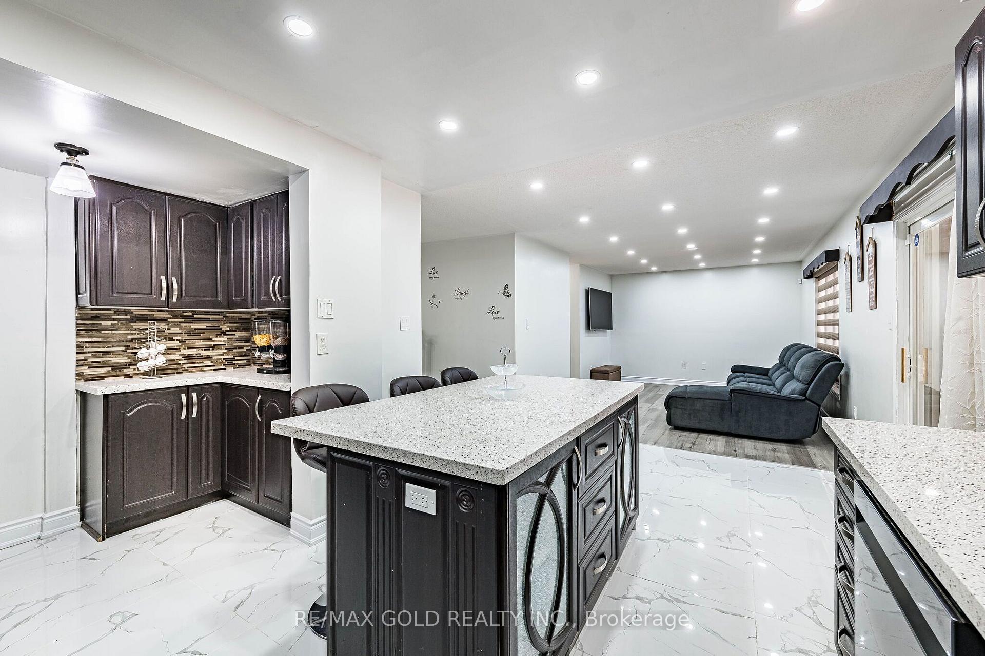 Photo 14 of 60 Four Seasons Circle, Brampton, Fletcher's Meadow — HOMEH