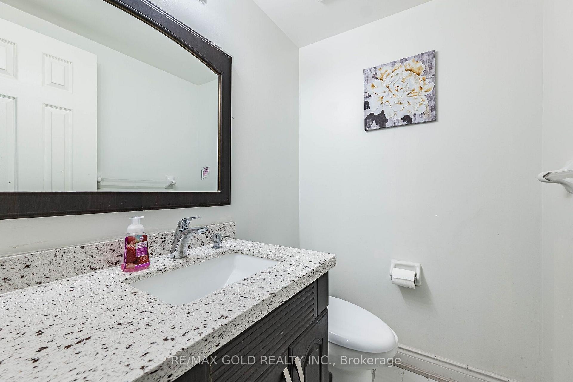 Photo 17 of 60 Four Seasons Circle, Brampton, Fletcher's Meadow — HOMEH