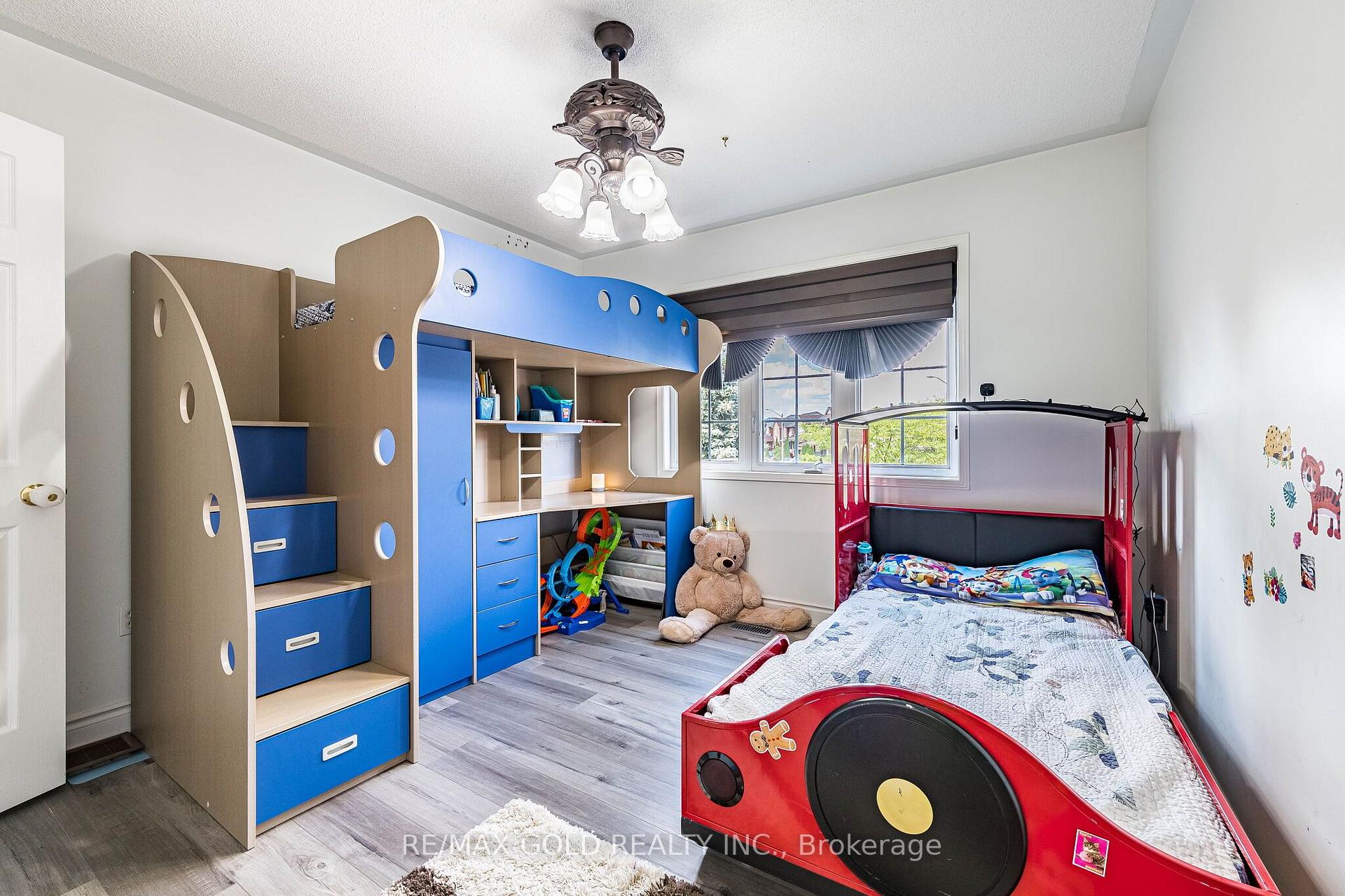 Photo 24 of 60 Four Seasons Circle, Brampton, Fletcher's Meadow — HOMEH