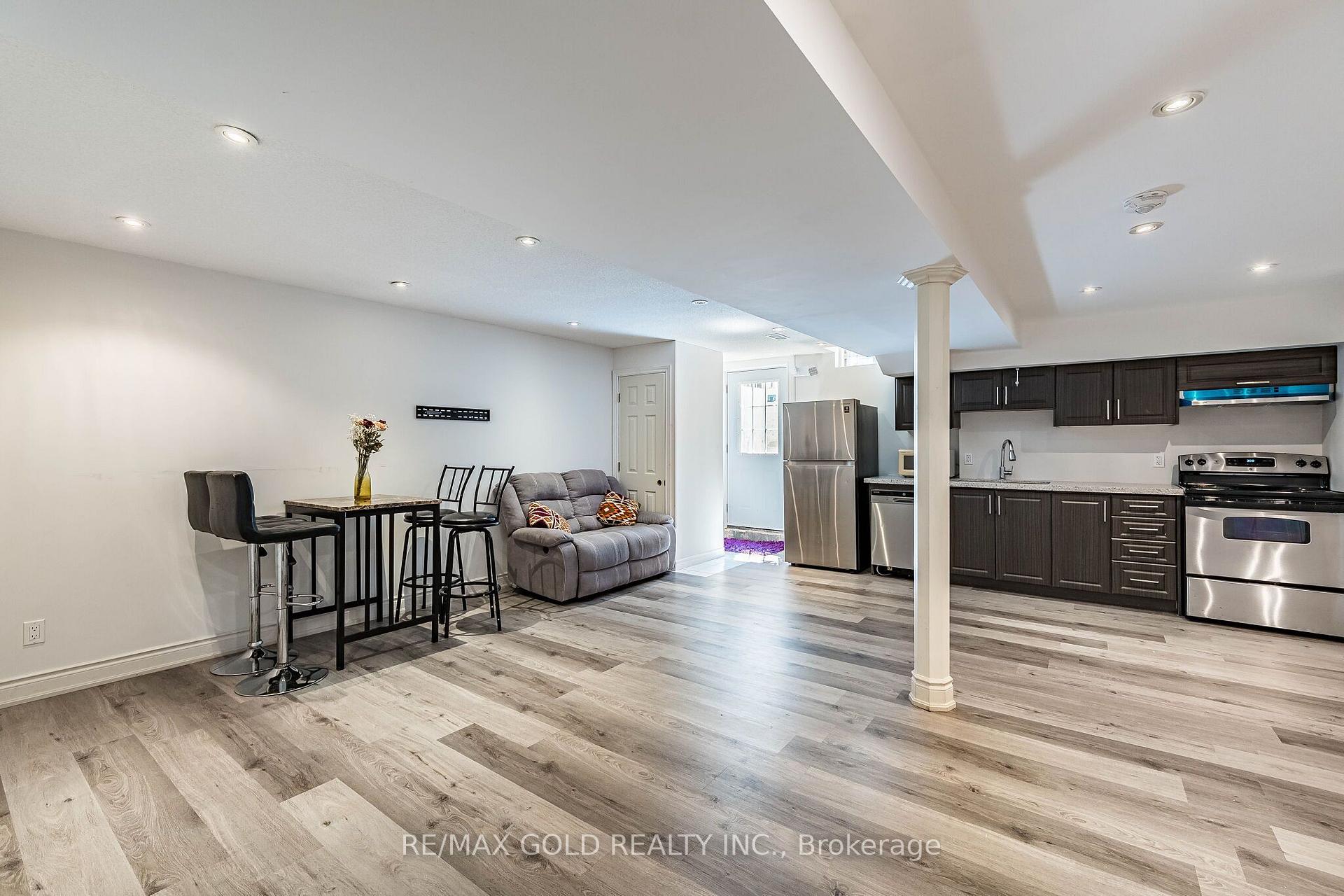 Photo 31 of 60 Four Seasons Circle, Brampton, Fletcher's Meadow — HOMEH