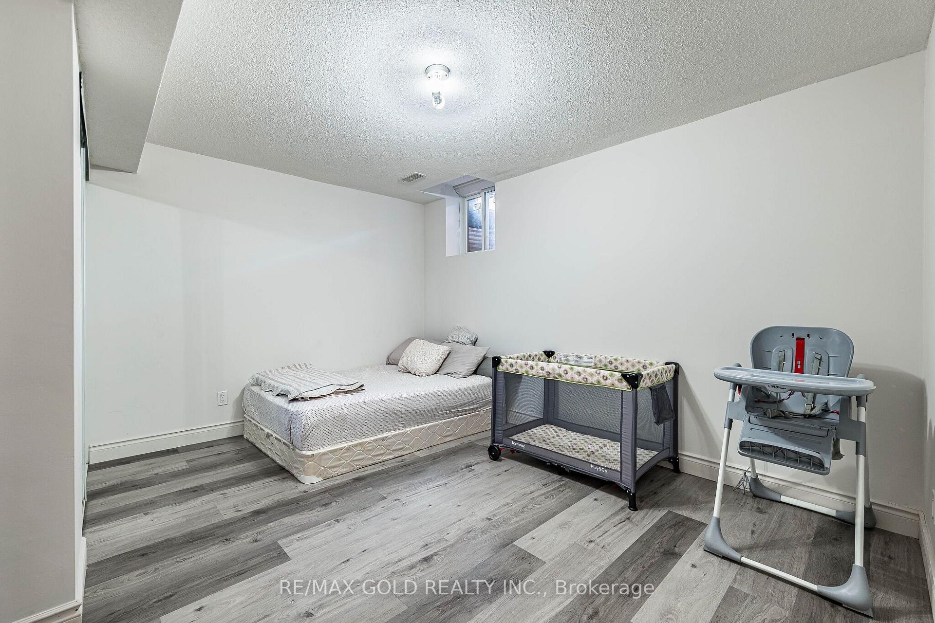 Photo 33 of 60 Four Seasons Circle, Brampton, Fletcher's Meadow — HOMEH