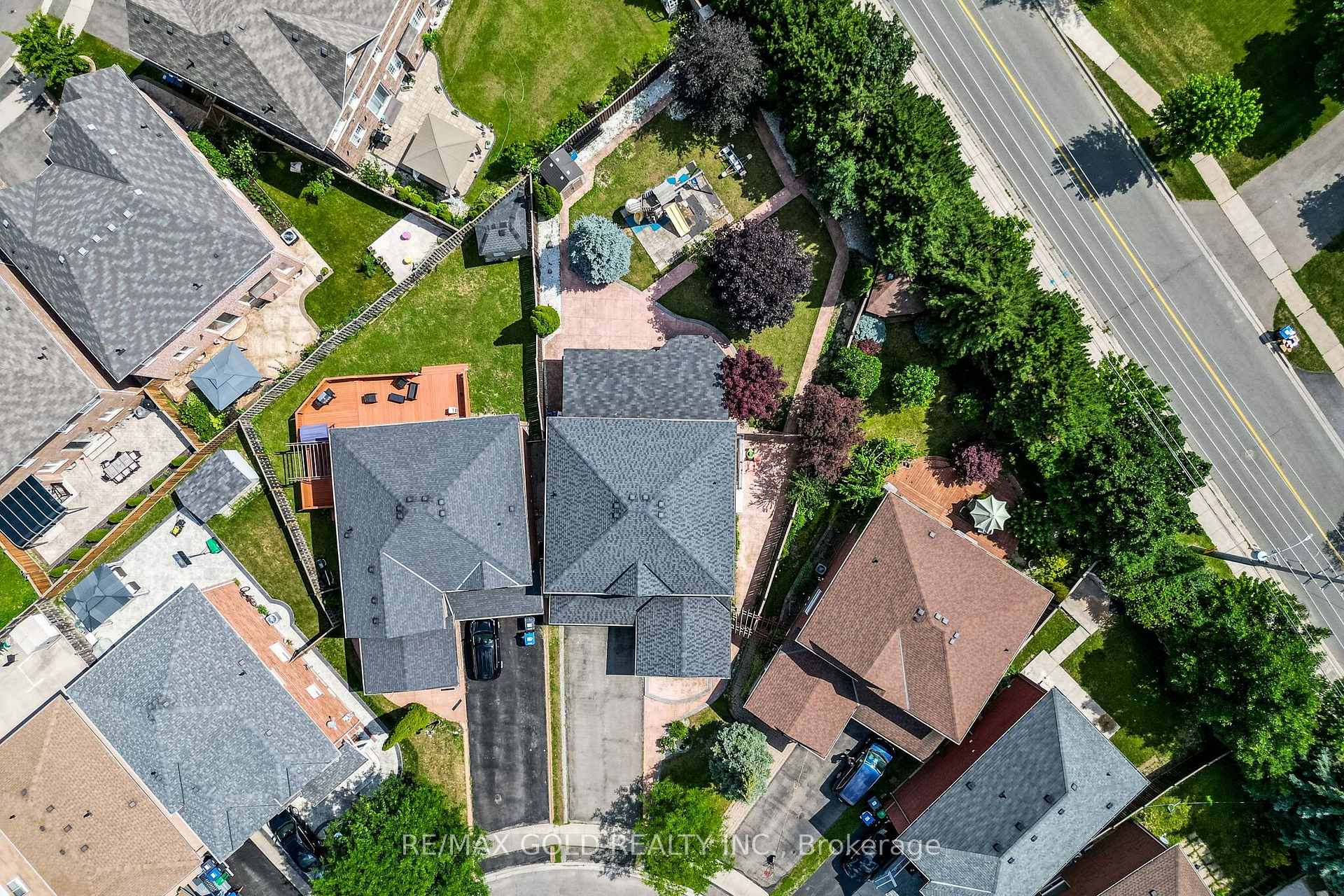 Photo 40 of 60 Four Seasons Circle, Brampton, Fletcher's Meadow — HOMEH