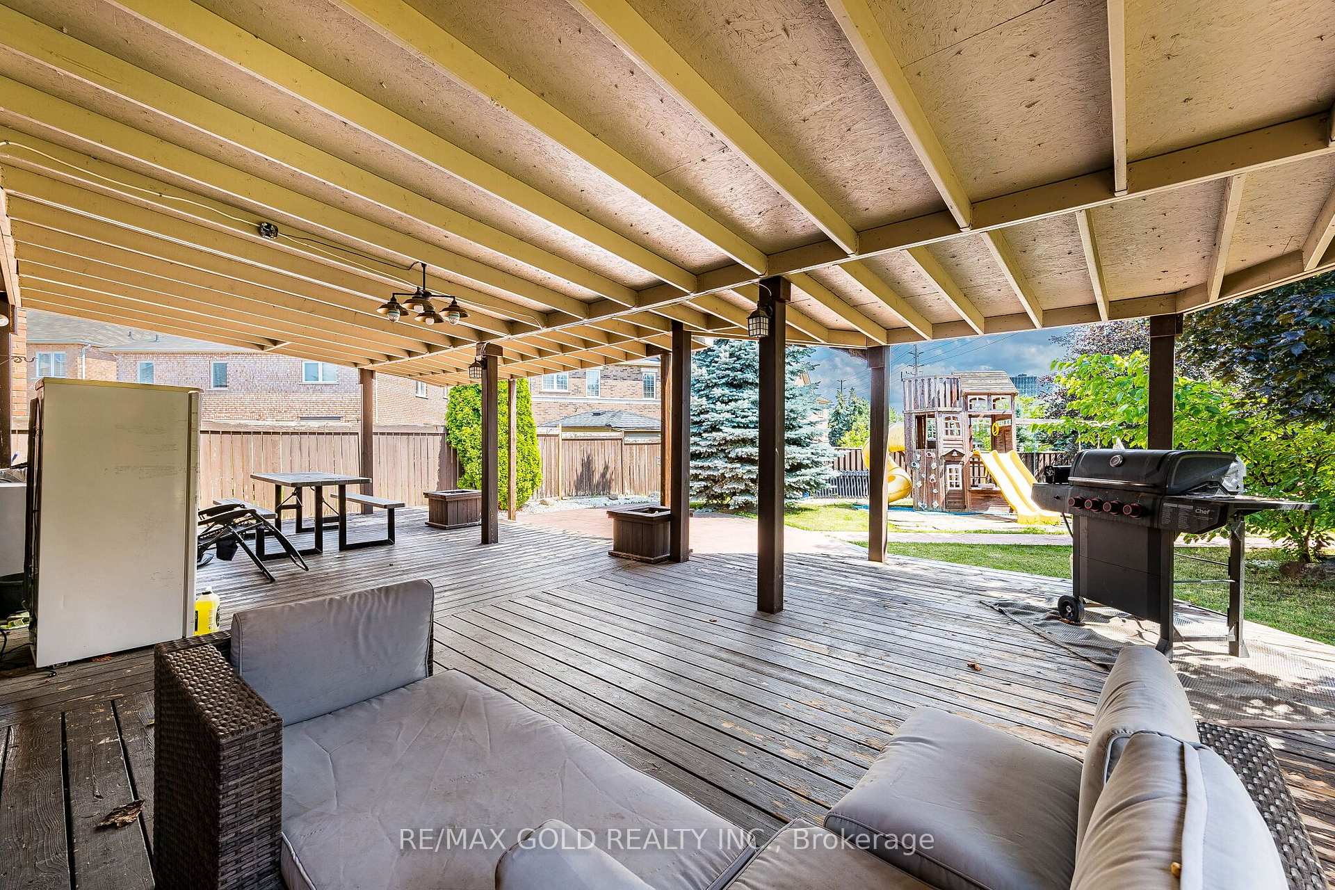 Photo 42 of 60 Four Seasons Circle, Brampton, Fletcher's Meadow — HOMEH