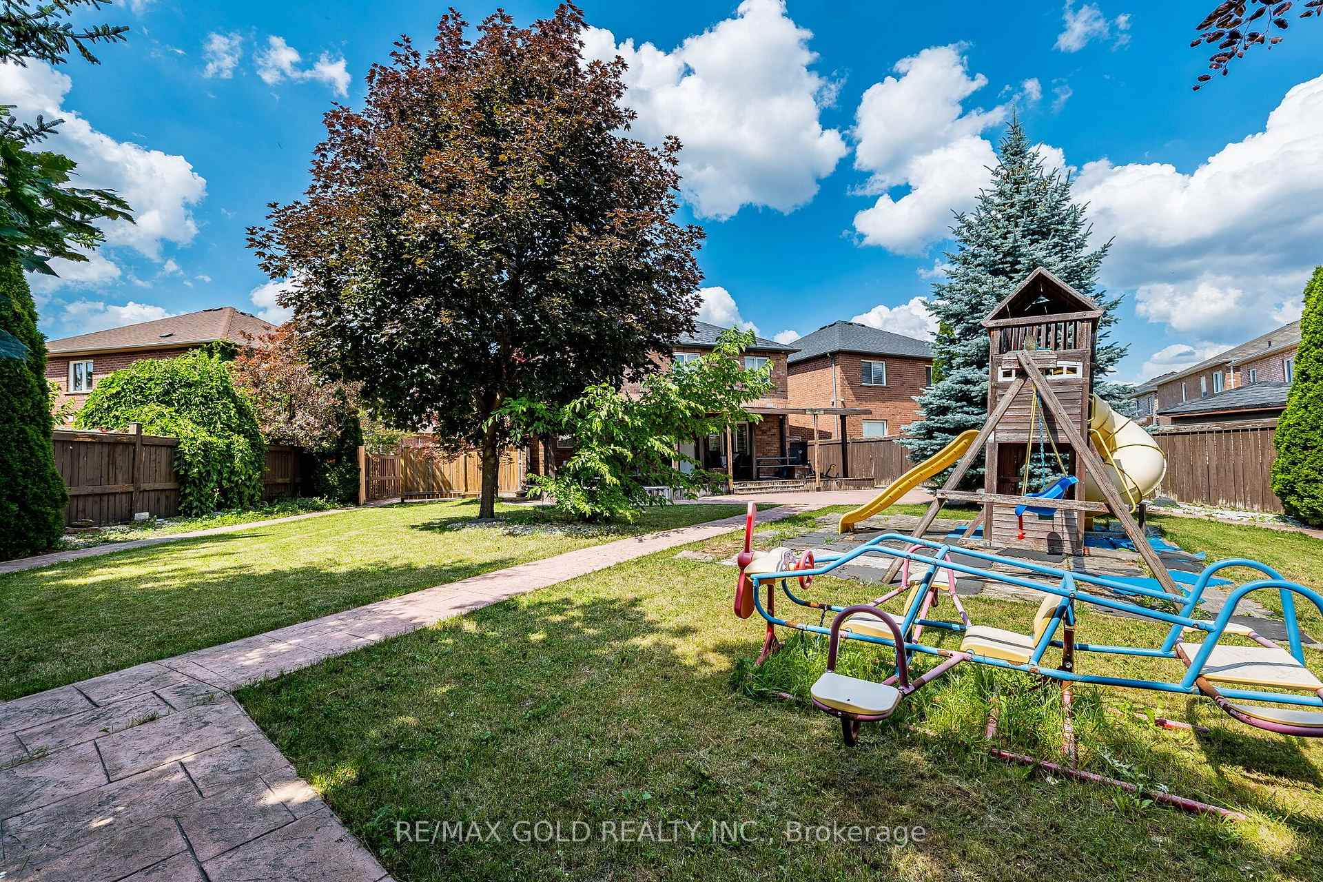 Photo 43 of 60 Four Seasons Circle, Brampton, Fletcher's Meadow — HOMEH